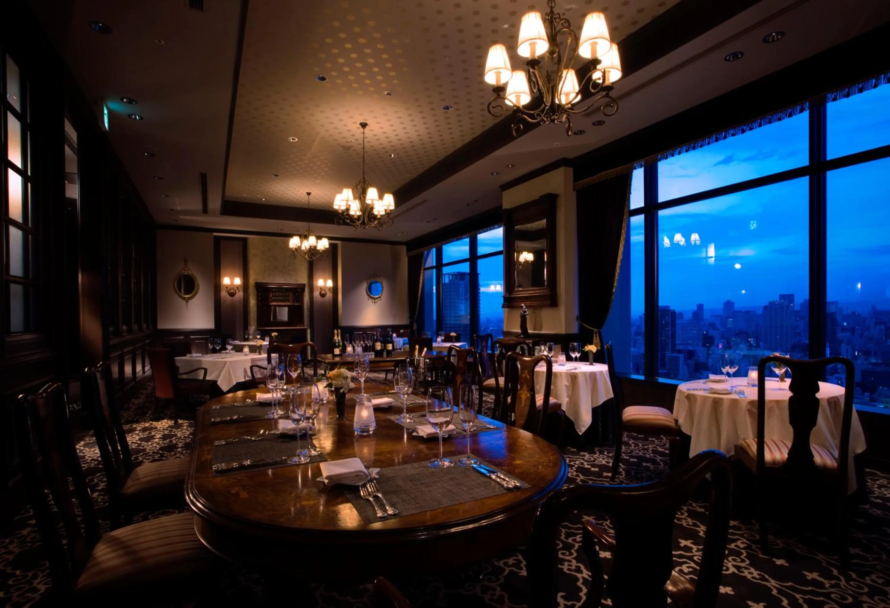 Restaurant/places to eat in Hotel Monterey Grasmere Osaka