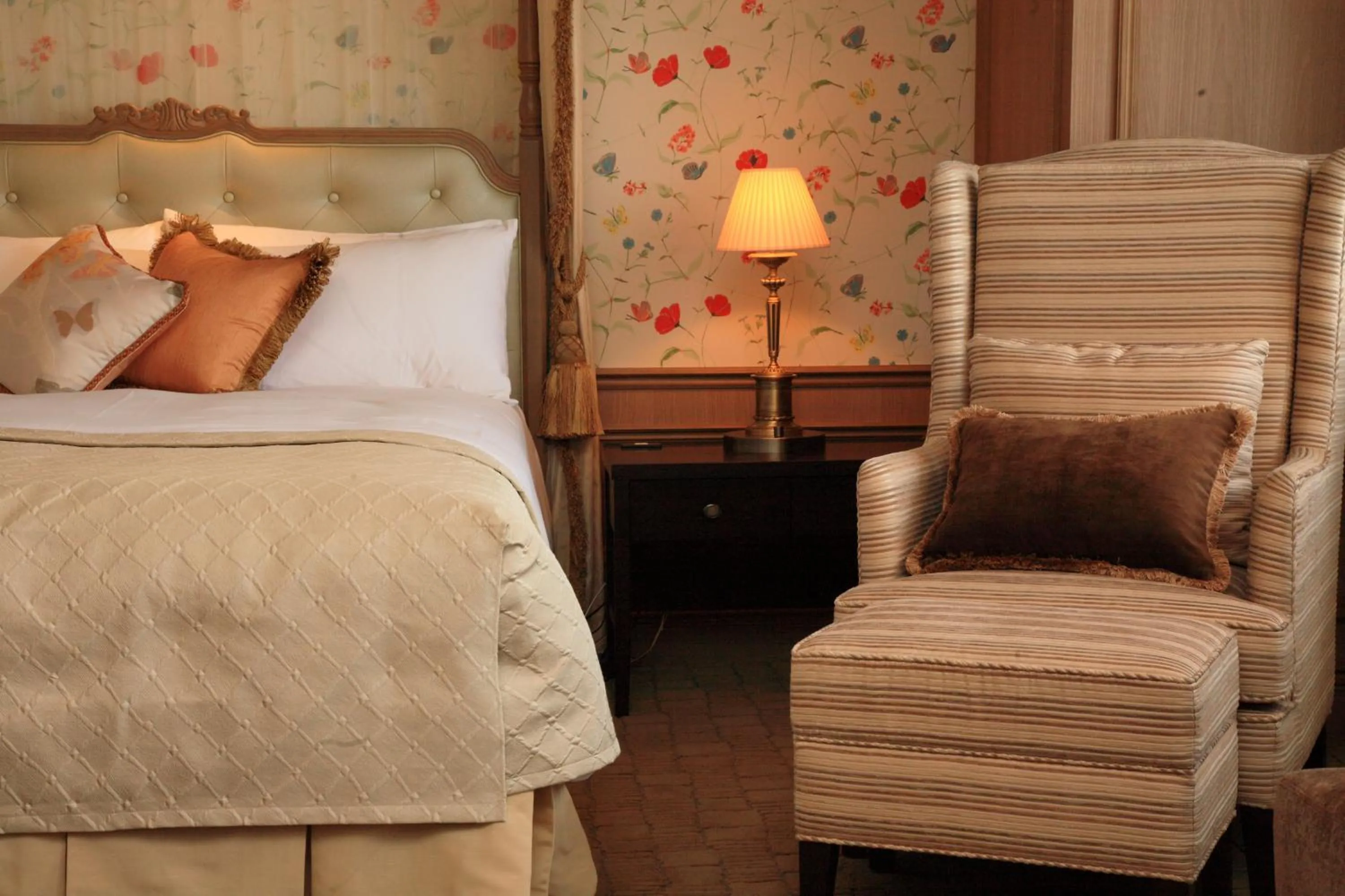 Decorative detail, Bed in Hotel Monterey Grasmere Osaka