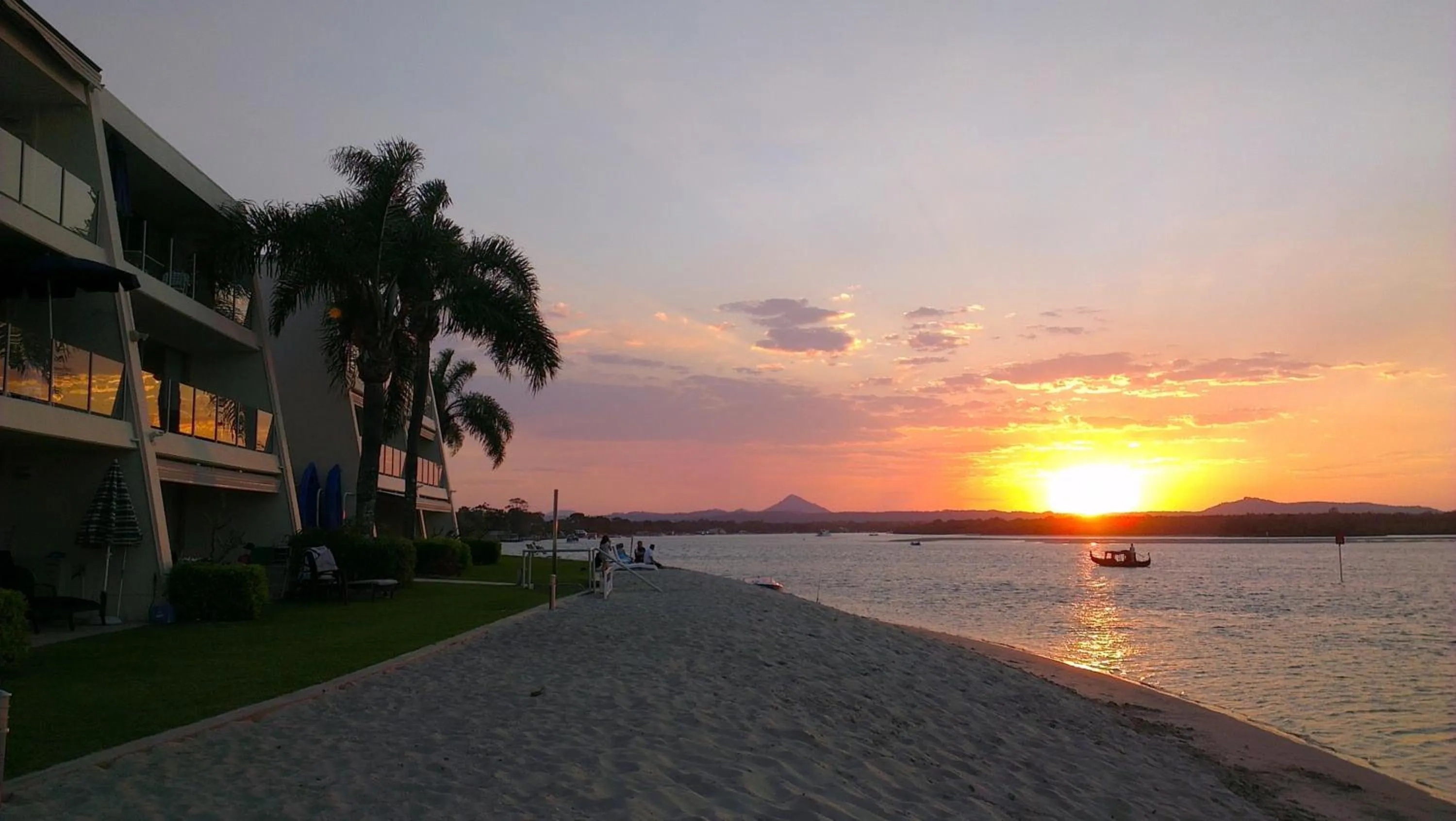Beach in Noosa Harbour Resort