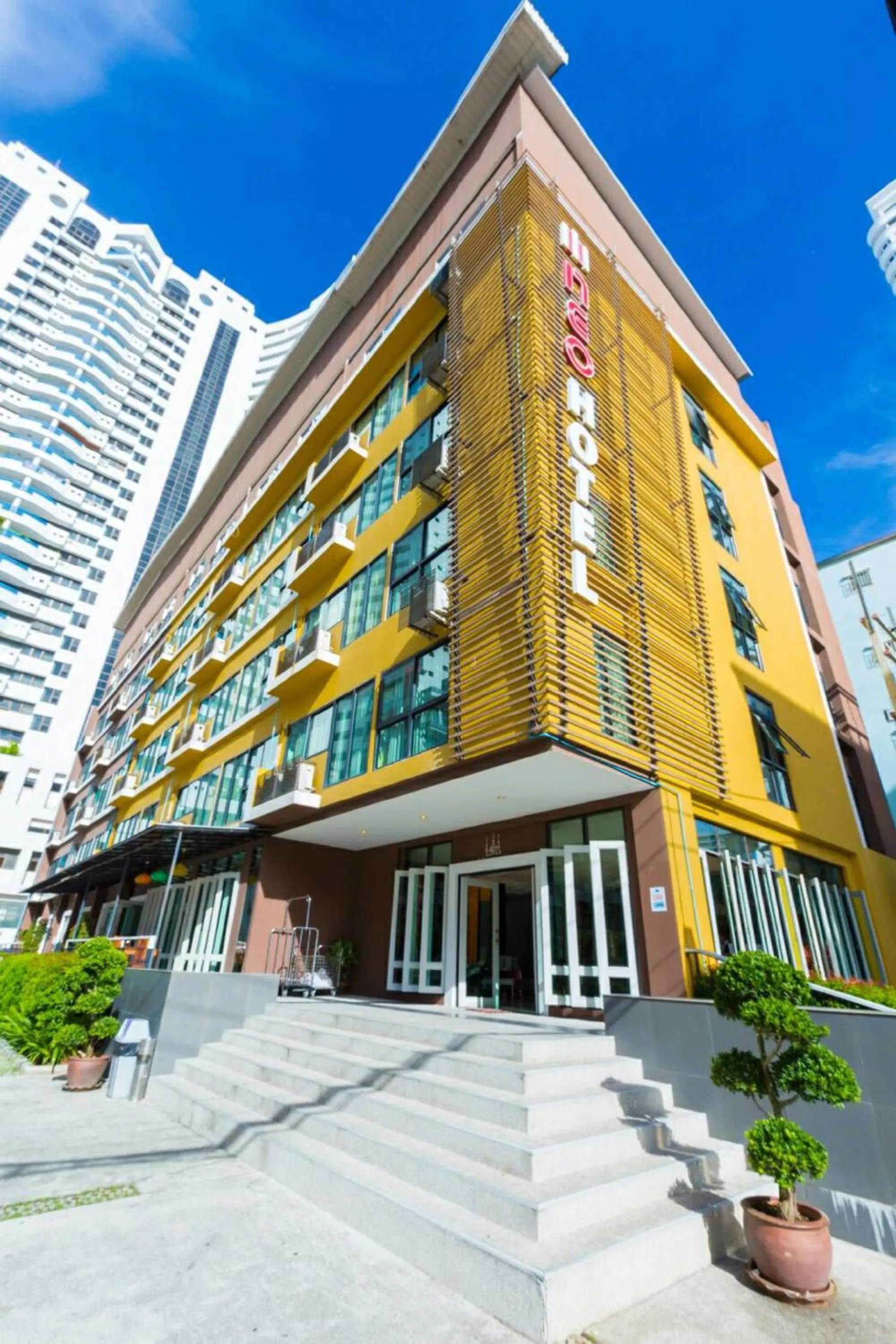 Facade/entrance in Neo Hotel