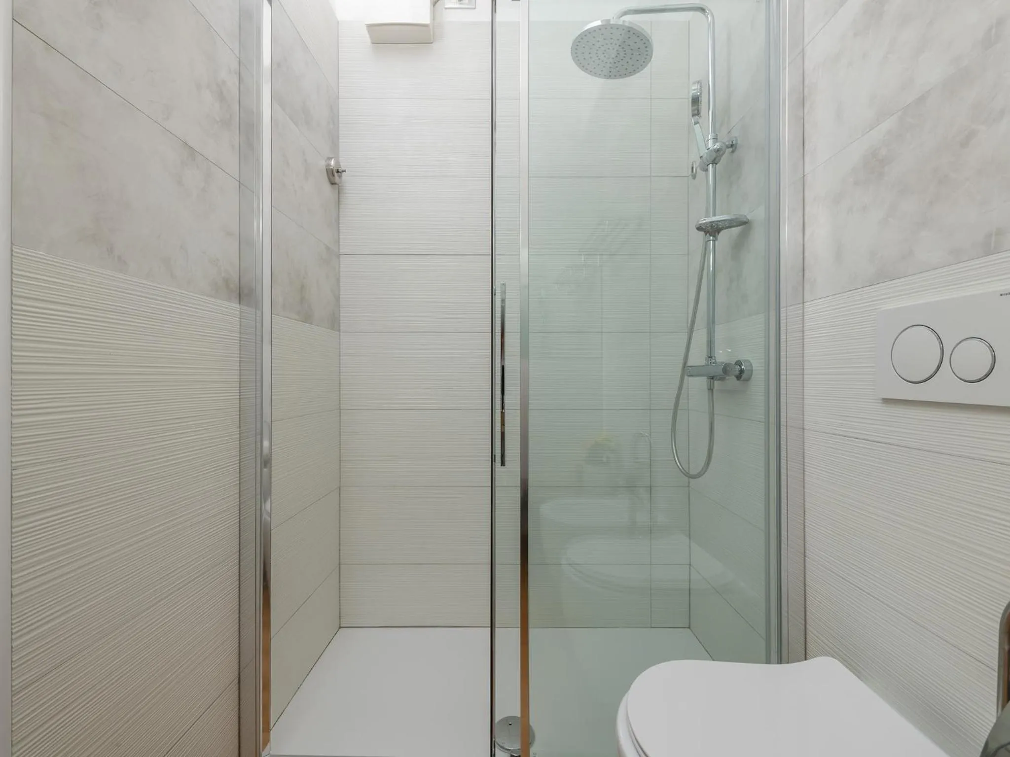 Shower in Martini Rooms Castello