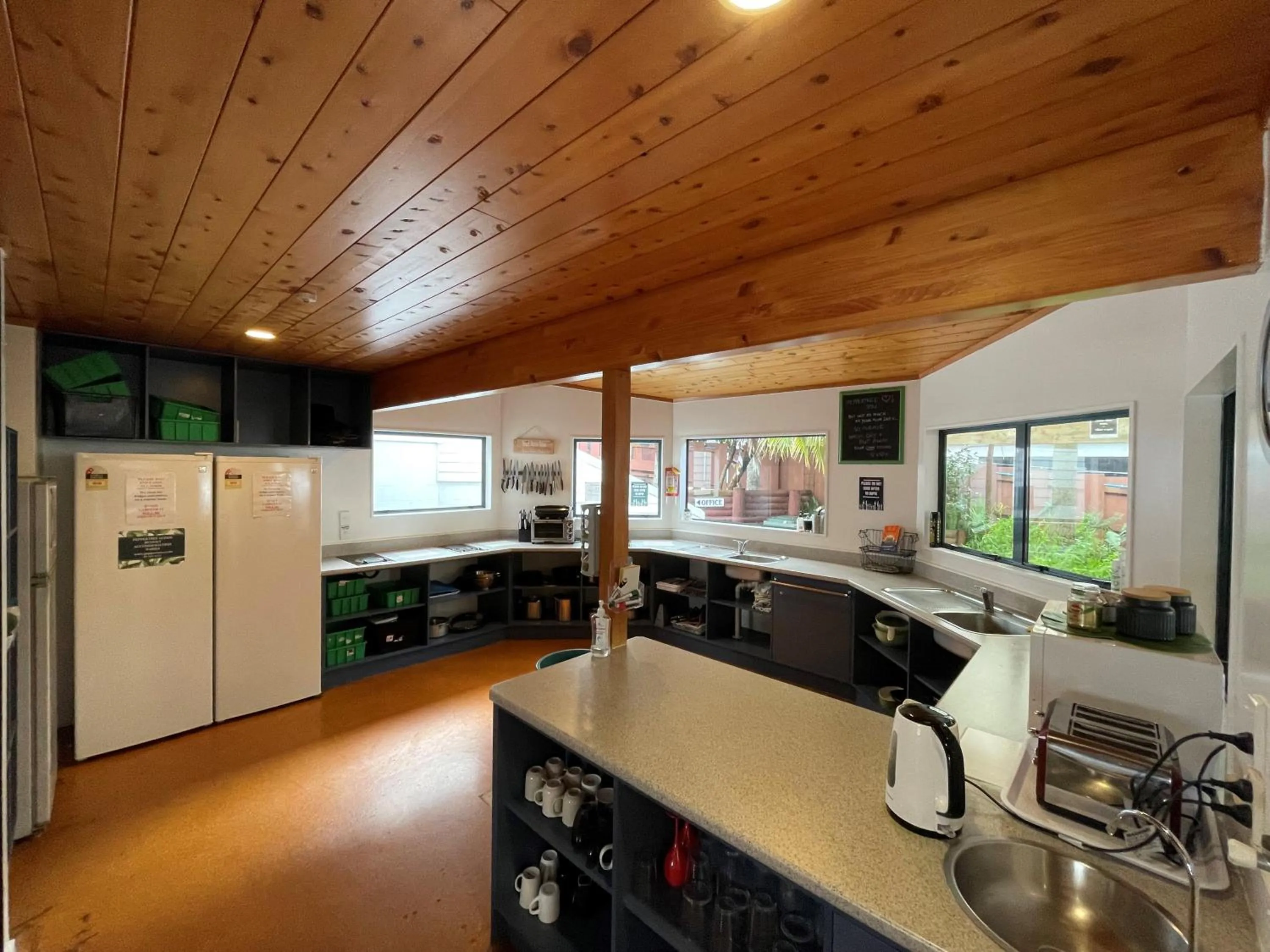 Kitchen or kitchenette in Peppertree Lodge