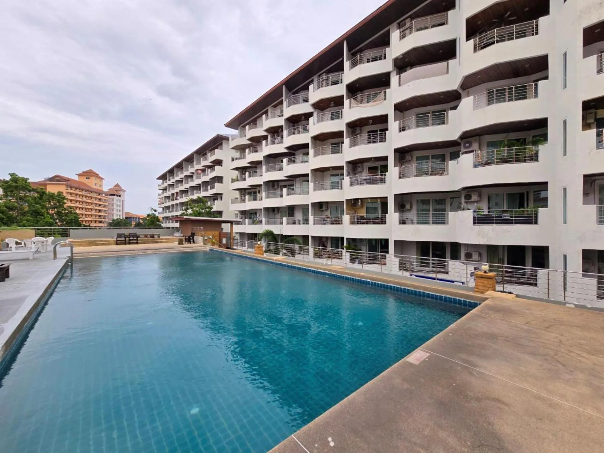 Swimming pool in Jomtien Plaza Residence