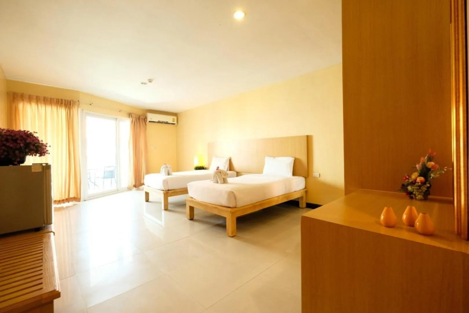 Photo of the whole room, Bed in Jomtien Plaza Residence