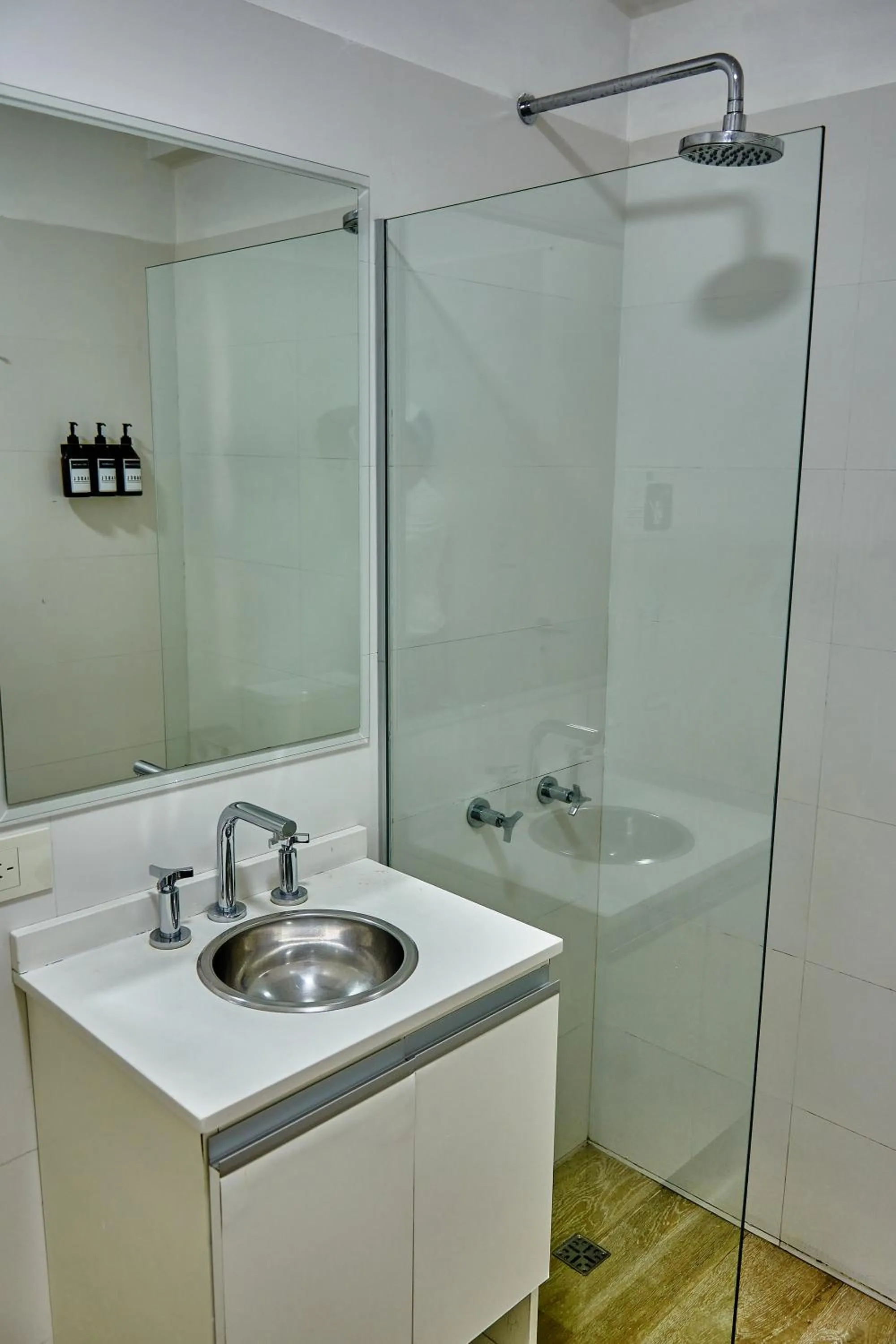 Shower in Babel Alto