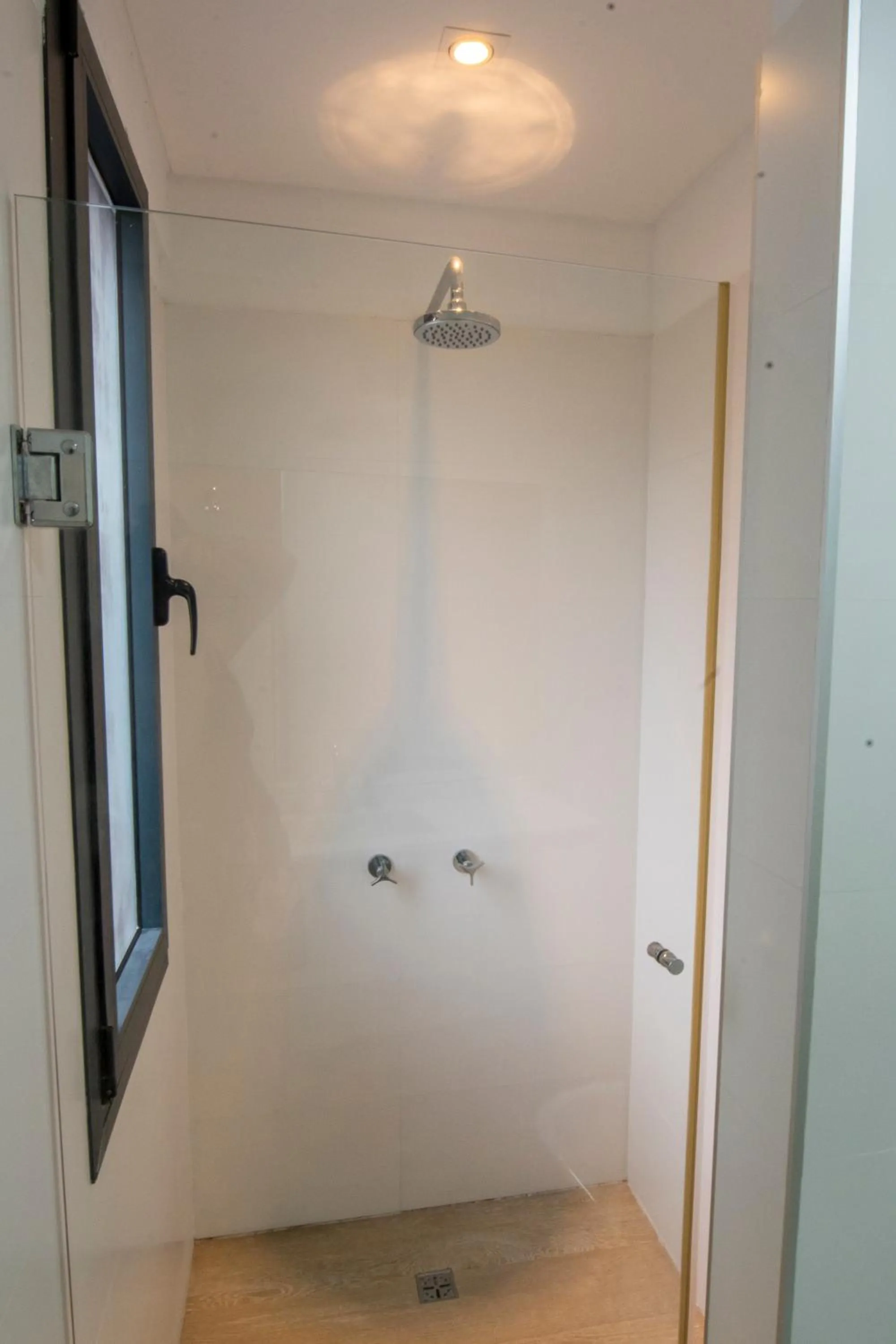 Shower in Babel Alto