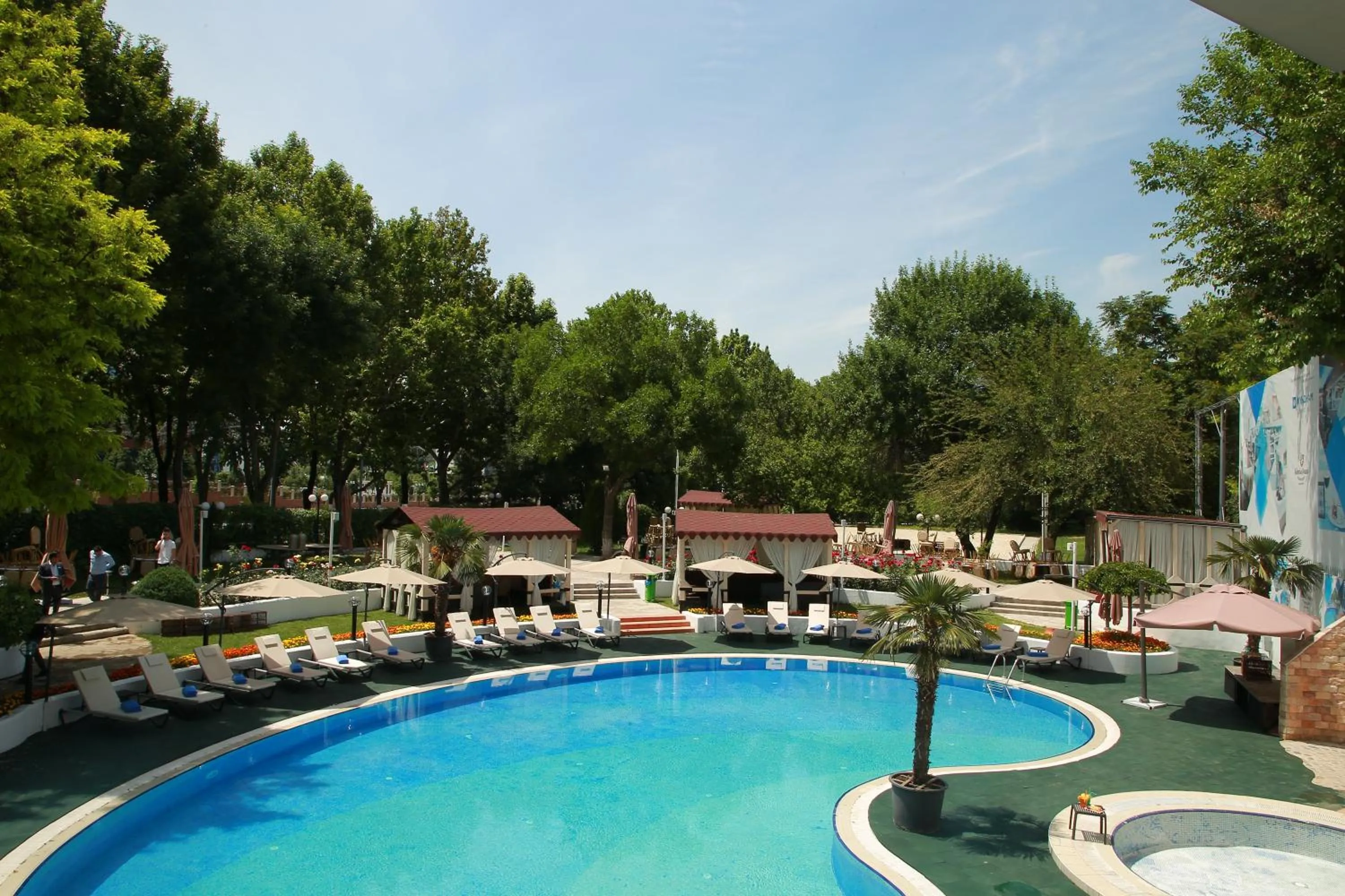 Swimming pool in Wyndham Tashkent