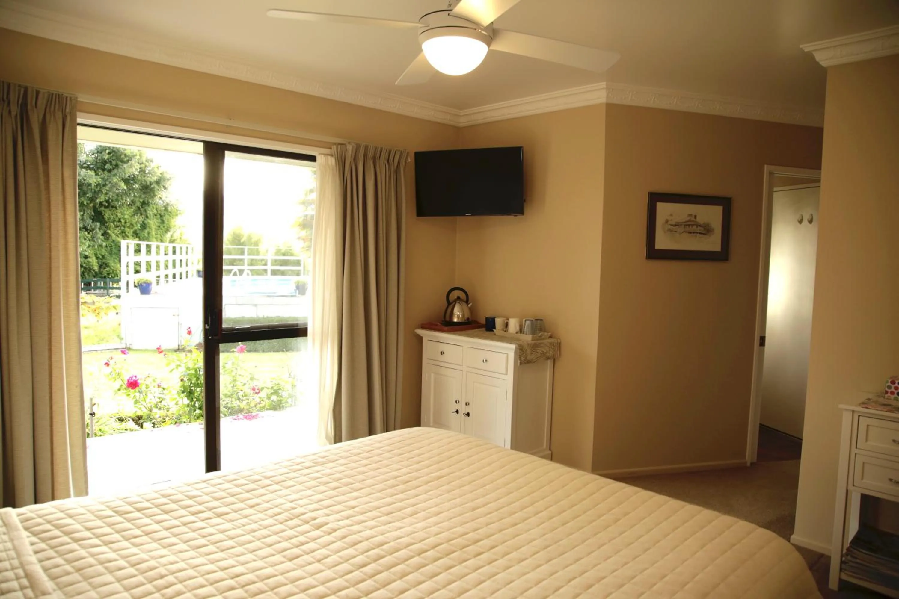 Bedroom, Bed in Somersal Bed & Breakfast