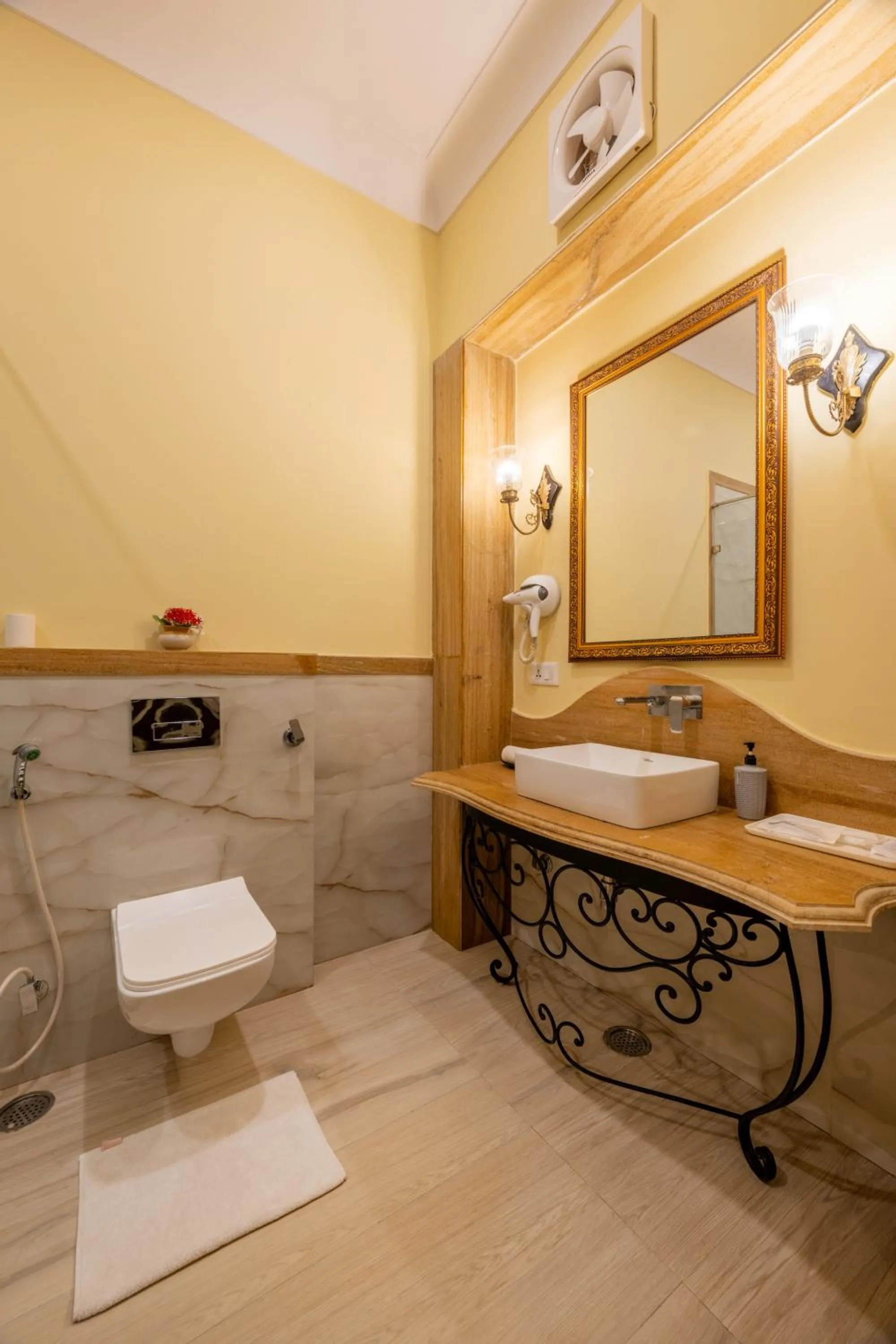 Umaid Palace - A Lakeside Resort - 25 minutes from Mehandipur Balaji - 20 minutes from Chand Baori Stepwell Abhaneri & 40 minutes from Bhangarh Fort