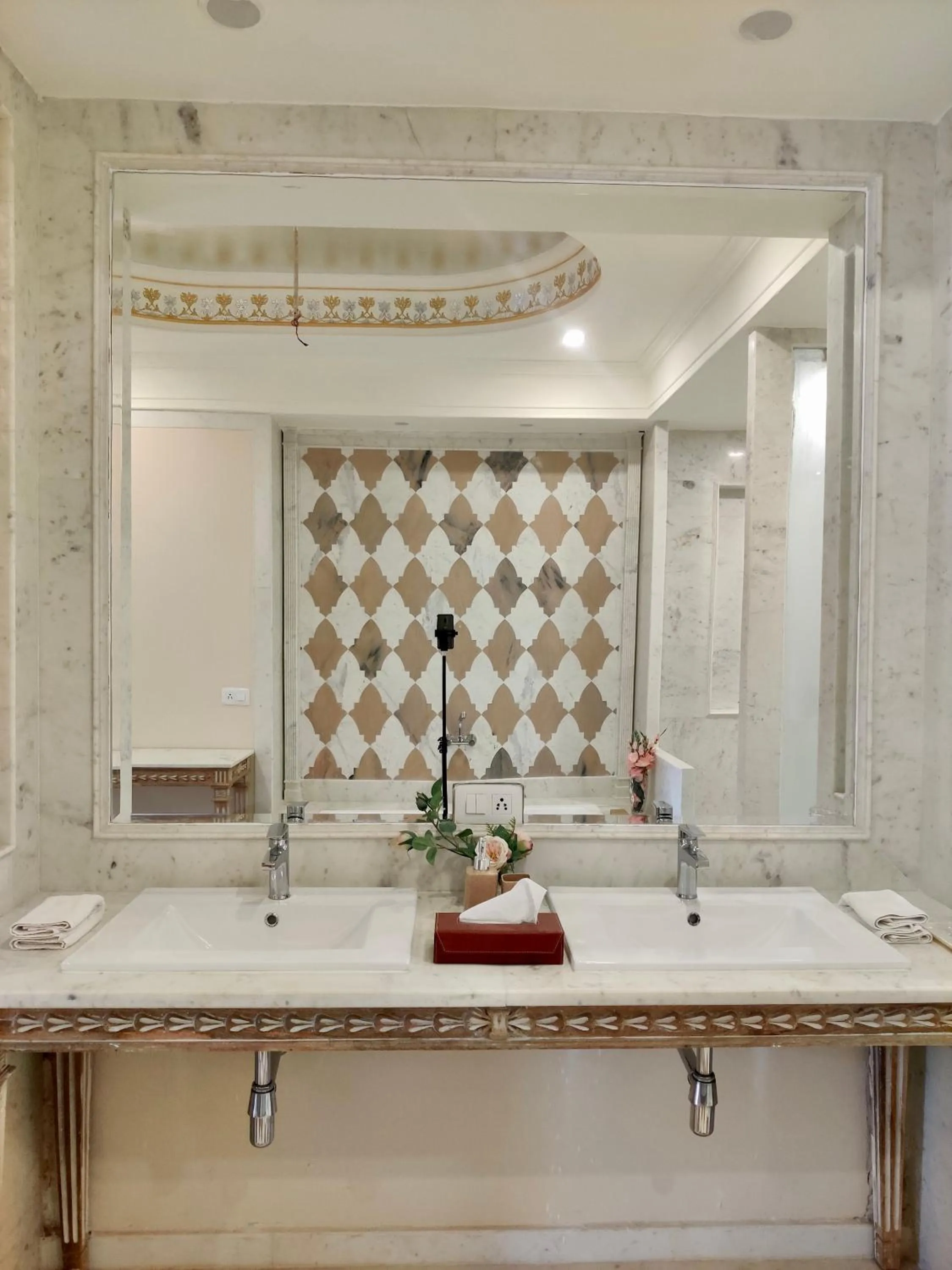 Umaid Palace - A Lakeside Resort - 25 minutes from Mehandipur Balaji - 20 minutes from Chand Baori Stepwell Abhaneri & 40 minutes from Bhangarh Fort