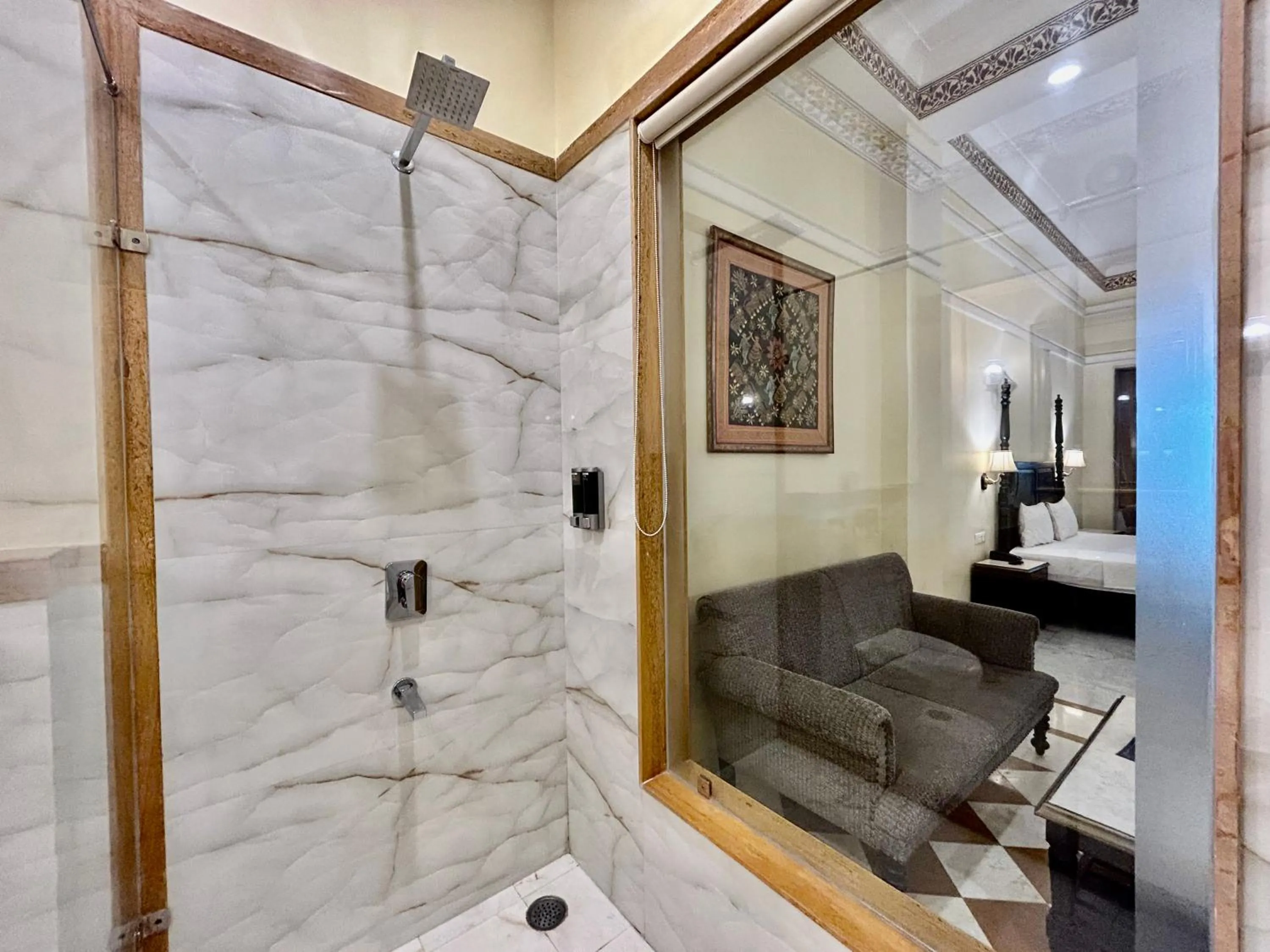 Umaid Palace - A Lakeside Resort - 25 minutes from Mehandipur Balaji - 20 minutes from Chand Baori Stepwell Abhaneri & 40 minutes from Bhangarh Fort