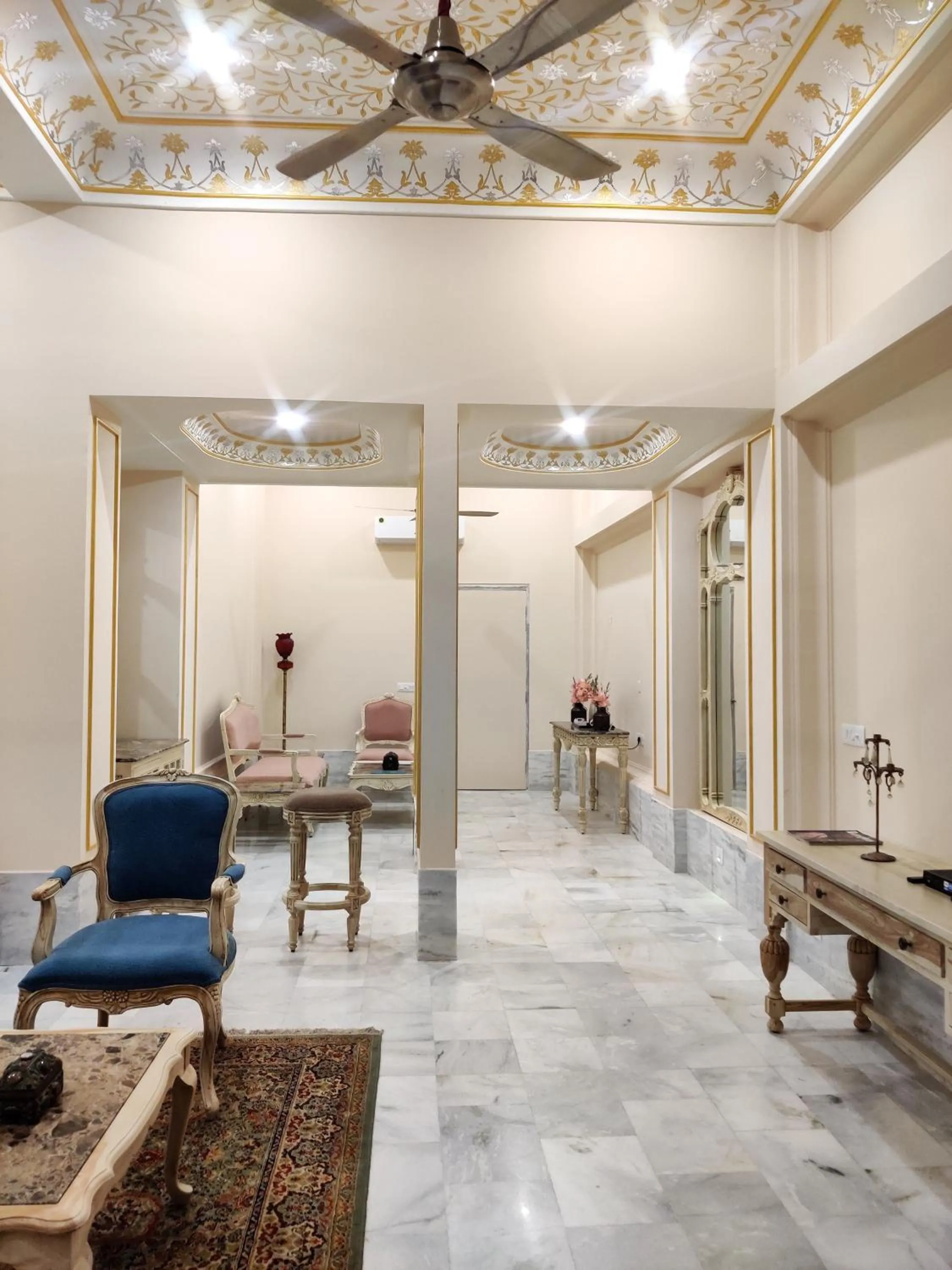 Umaid Palace - A Lakeside Resort - 25 minutes from Mehandipur Balaji - 20 minutes from Chand Baori Stepwell Abhaneri & 40 minutes from Bhangarh Fort