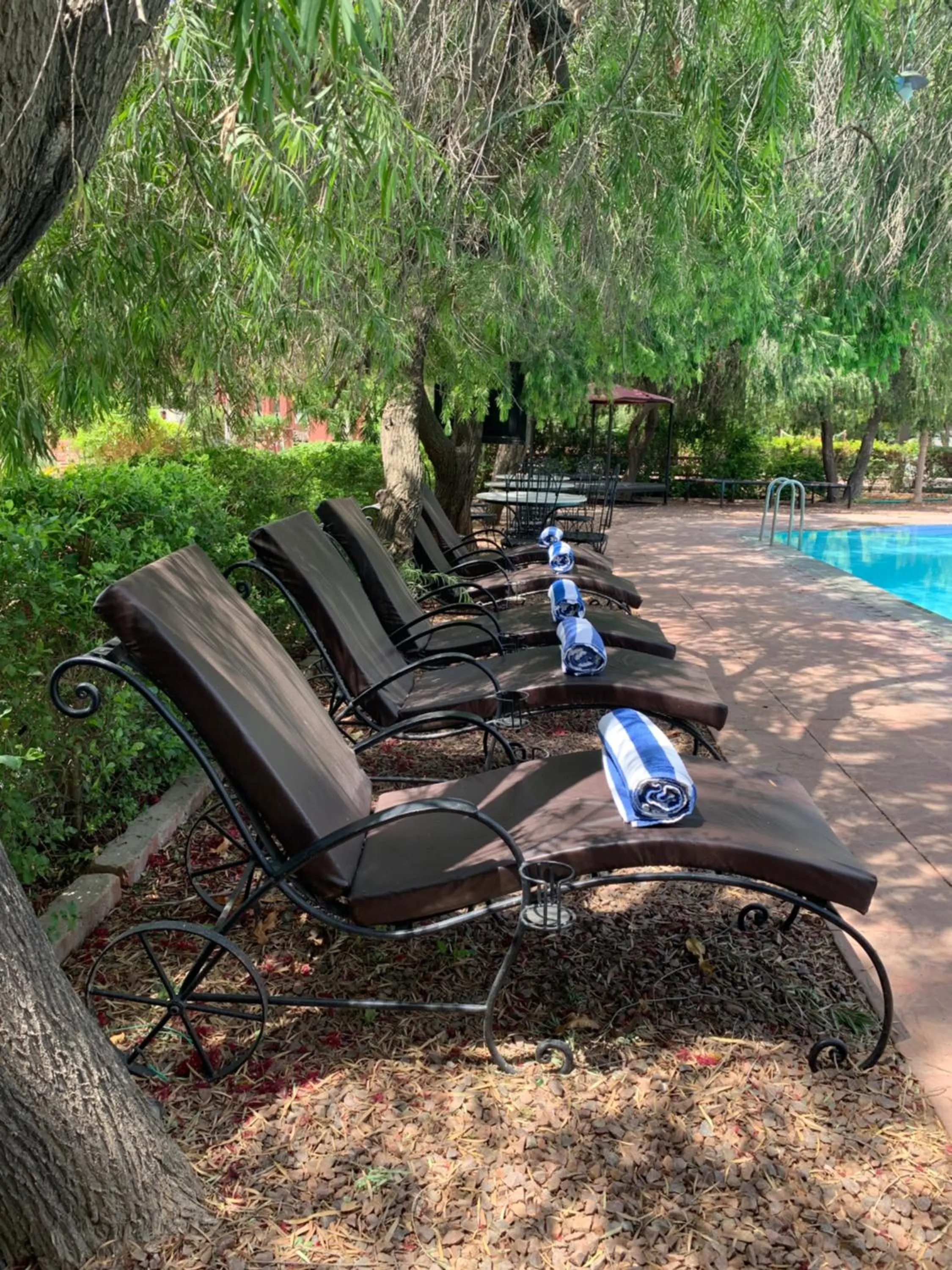 Umaid Palace - A Lakeside Resort - 25 minutes from Mehandipur Balaji - 20 minutes from Chand Baori Stepwell Abhaneri & 40 minutes from Bhangarh Fort