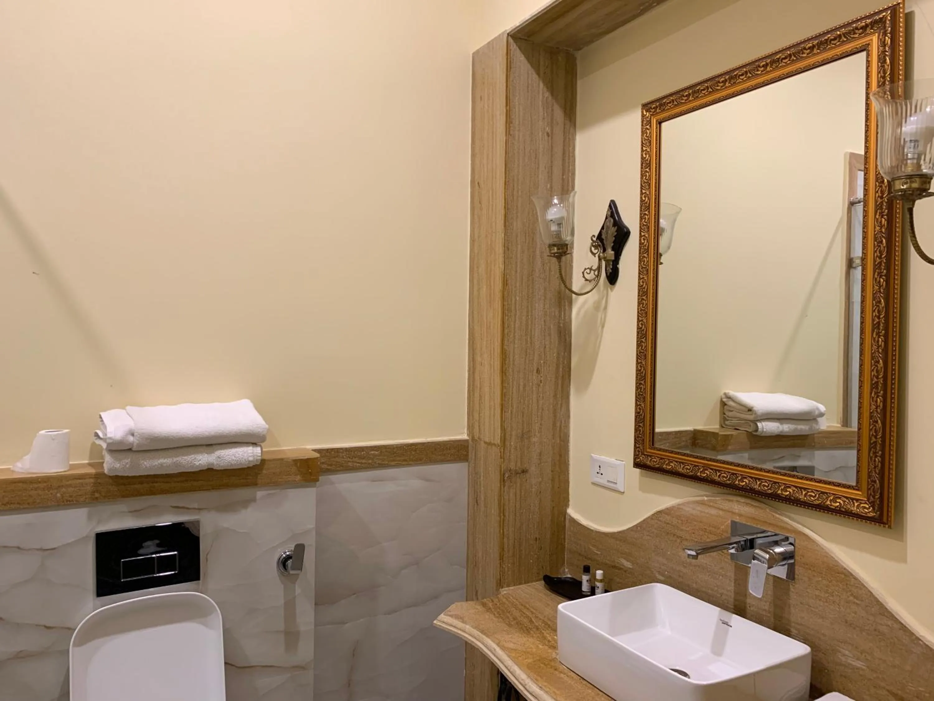 Bathroom in Umaid Palace - A Lakeside Resort - 25 minutes from Mehandipur Balaji - 20 minutes from Chand Baori Stepwell Abhaneri & 40 minutes from Bhangarh Fort