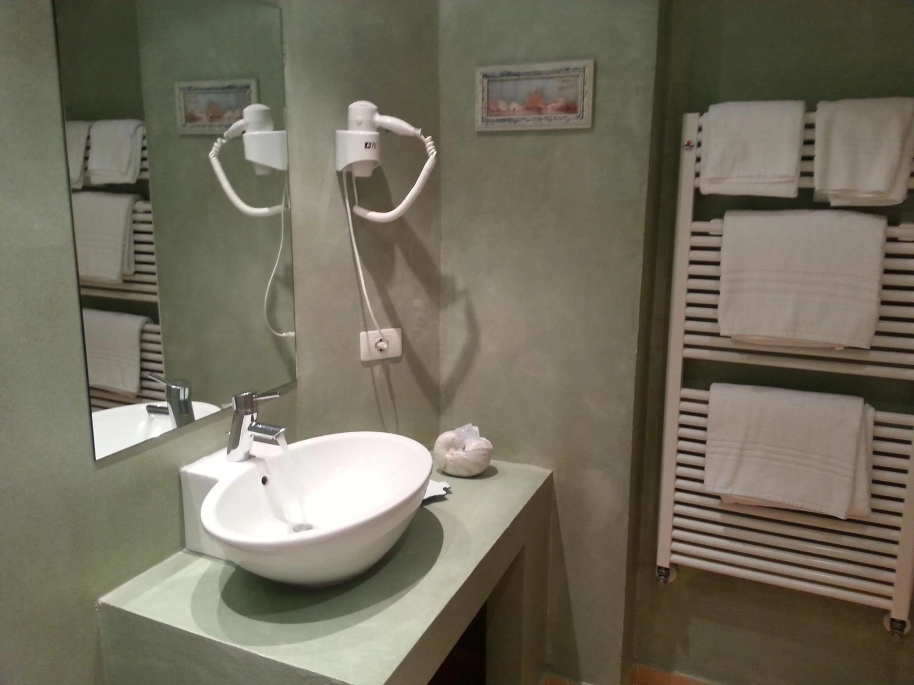 Bathroom in B&B Corte Frisonai