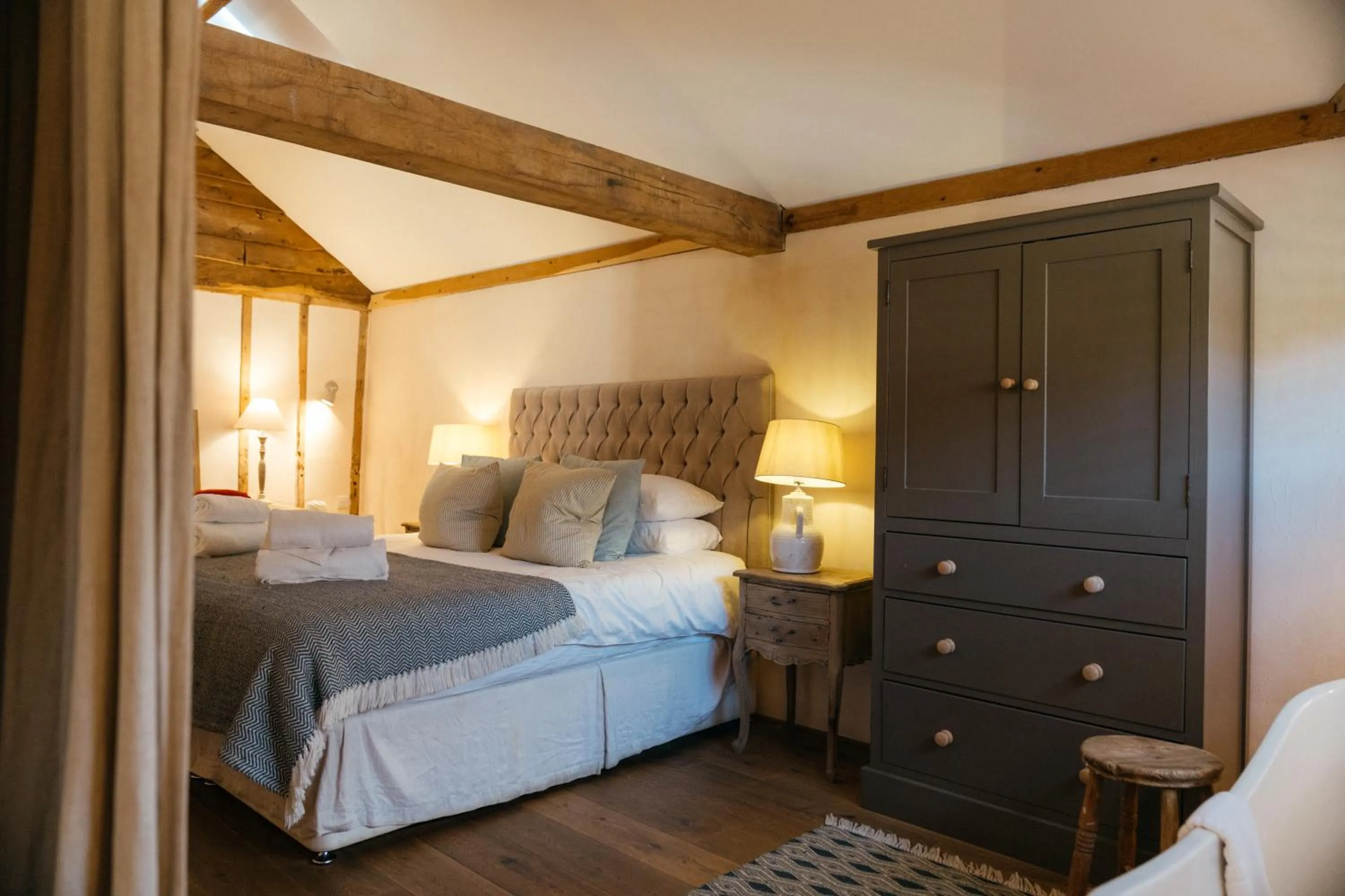 Bedroom, Bed in Retreat East