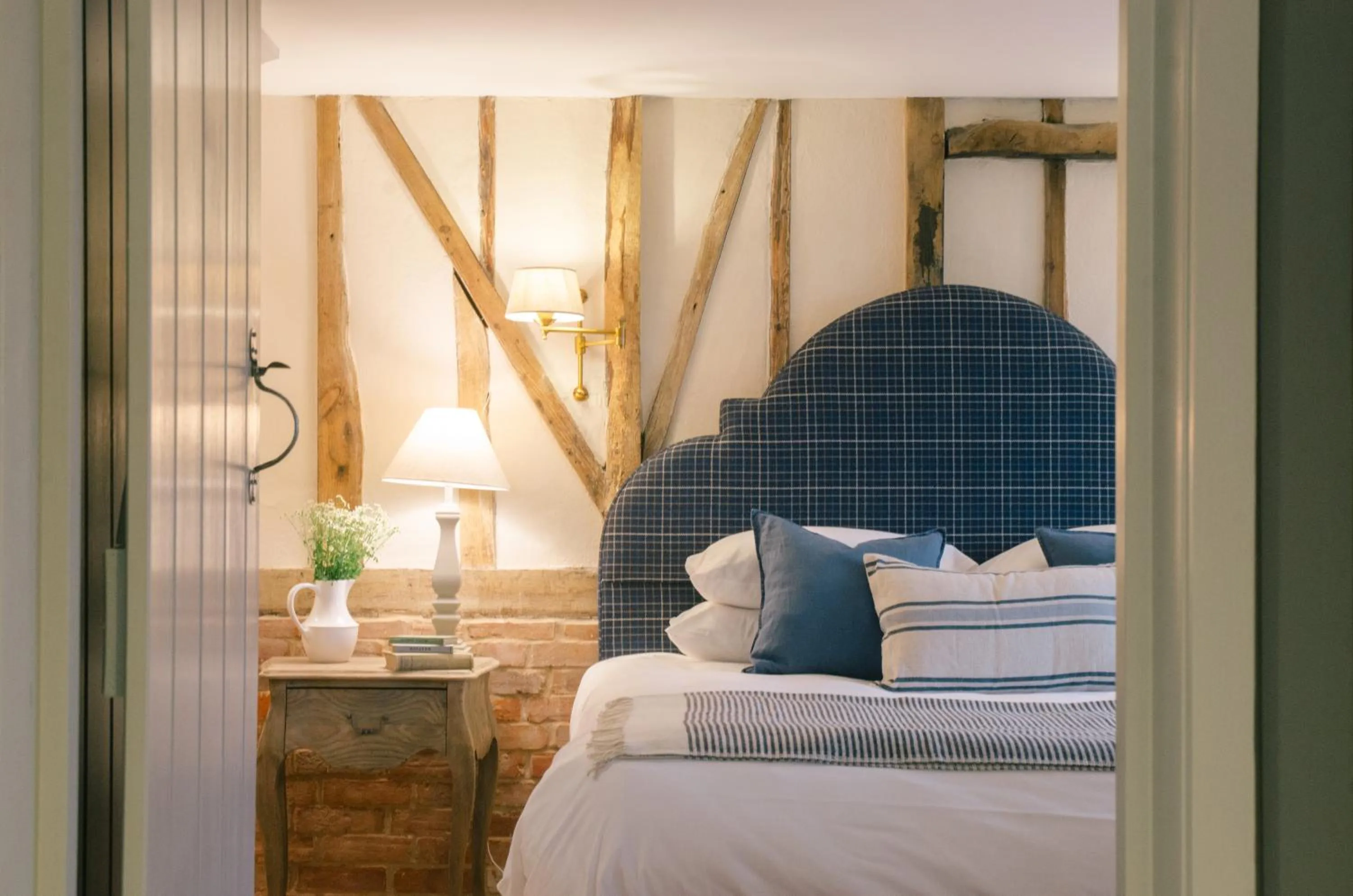 Bedroom, Bed in Retreat East