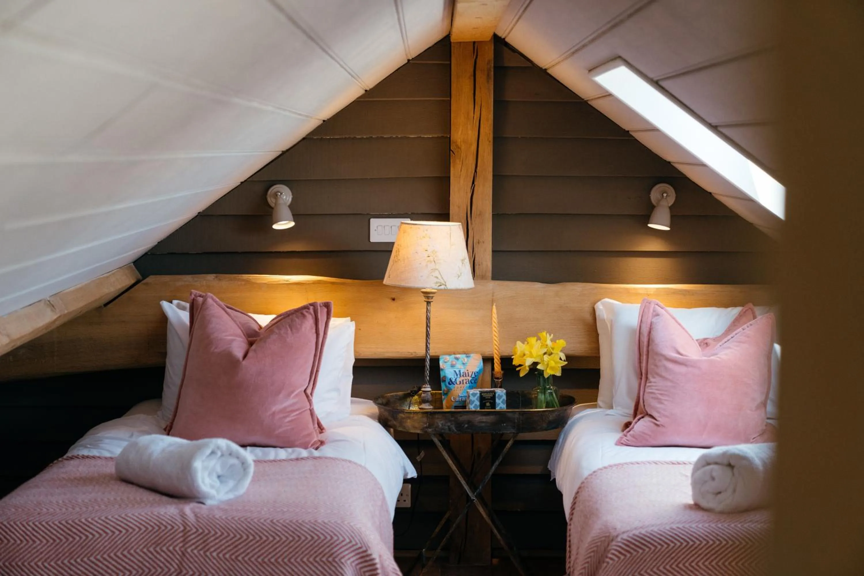 Bedroom, Bed in Retreat East