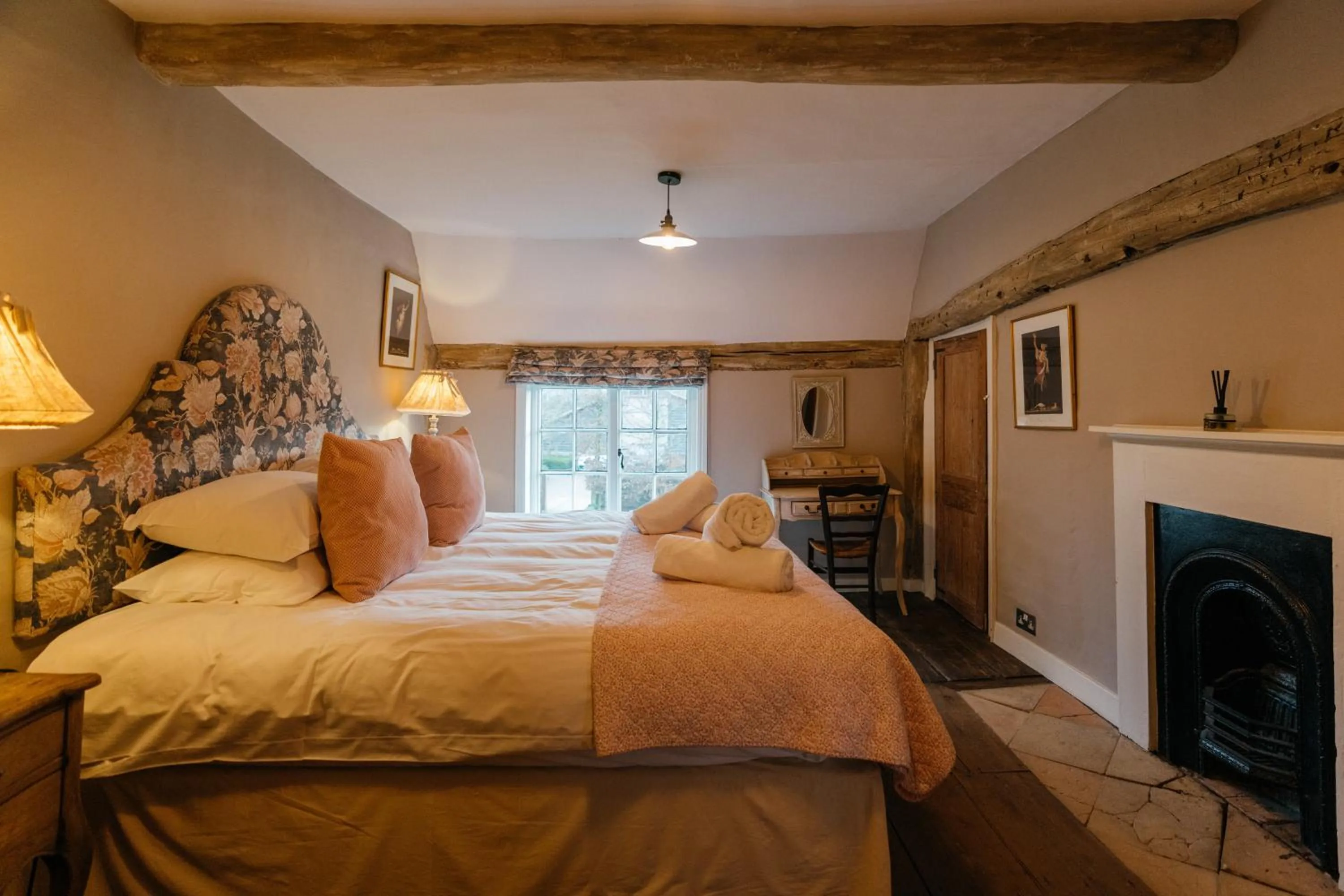 Bedroom, Bed in Retreat East