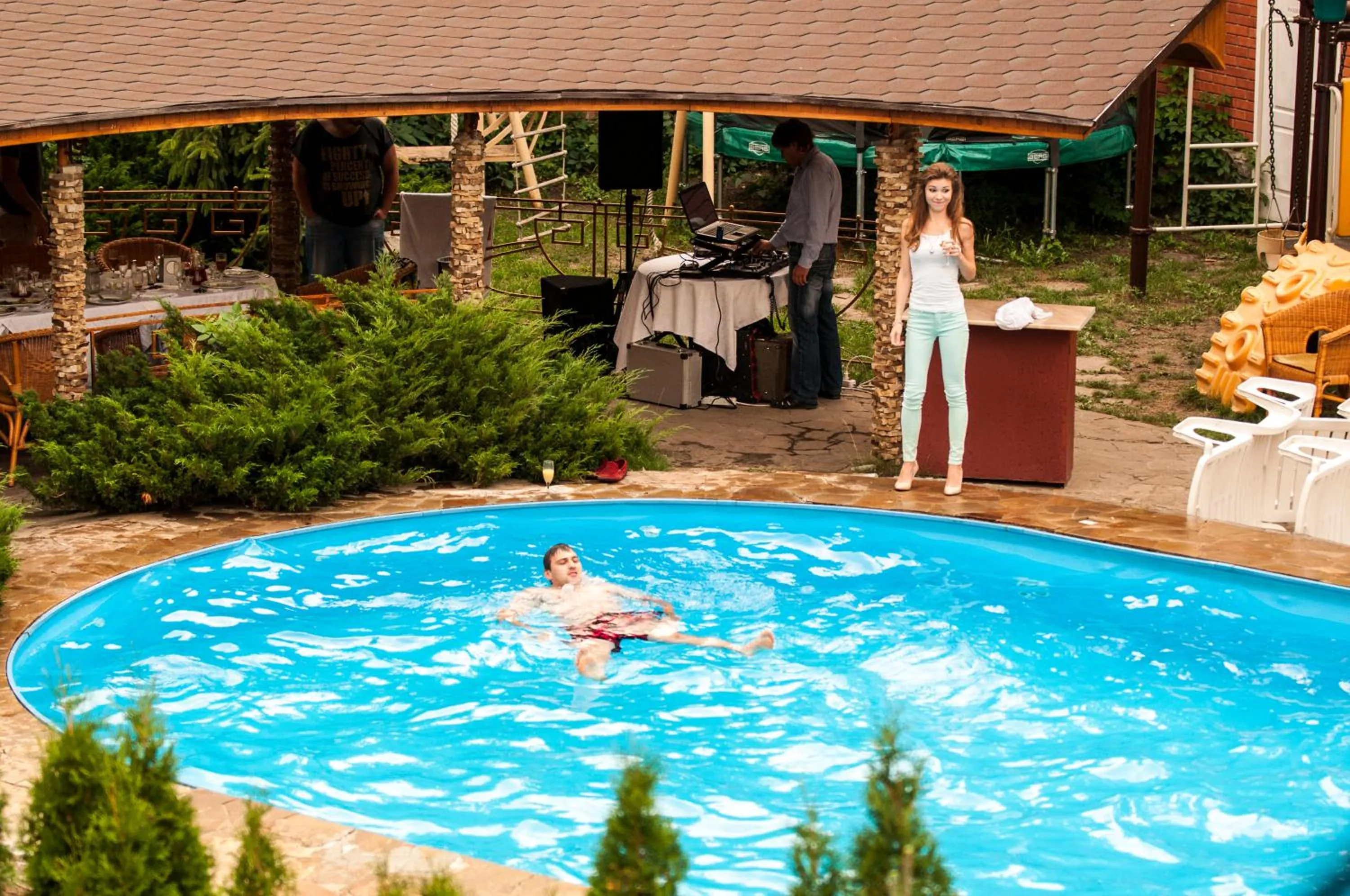 Pool view in Britaniya