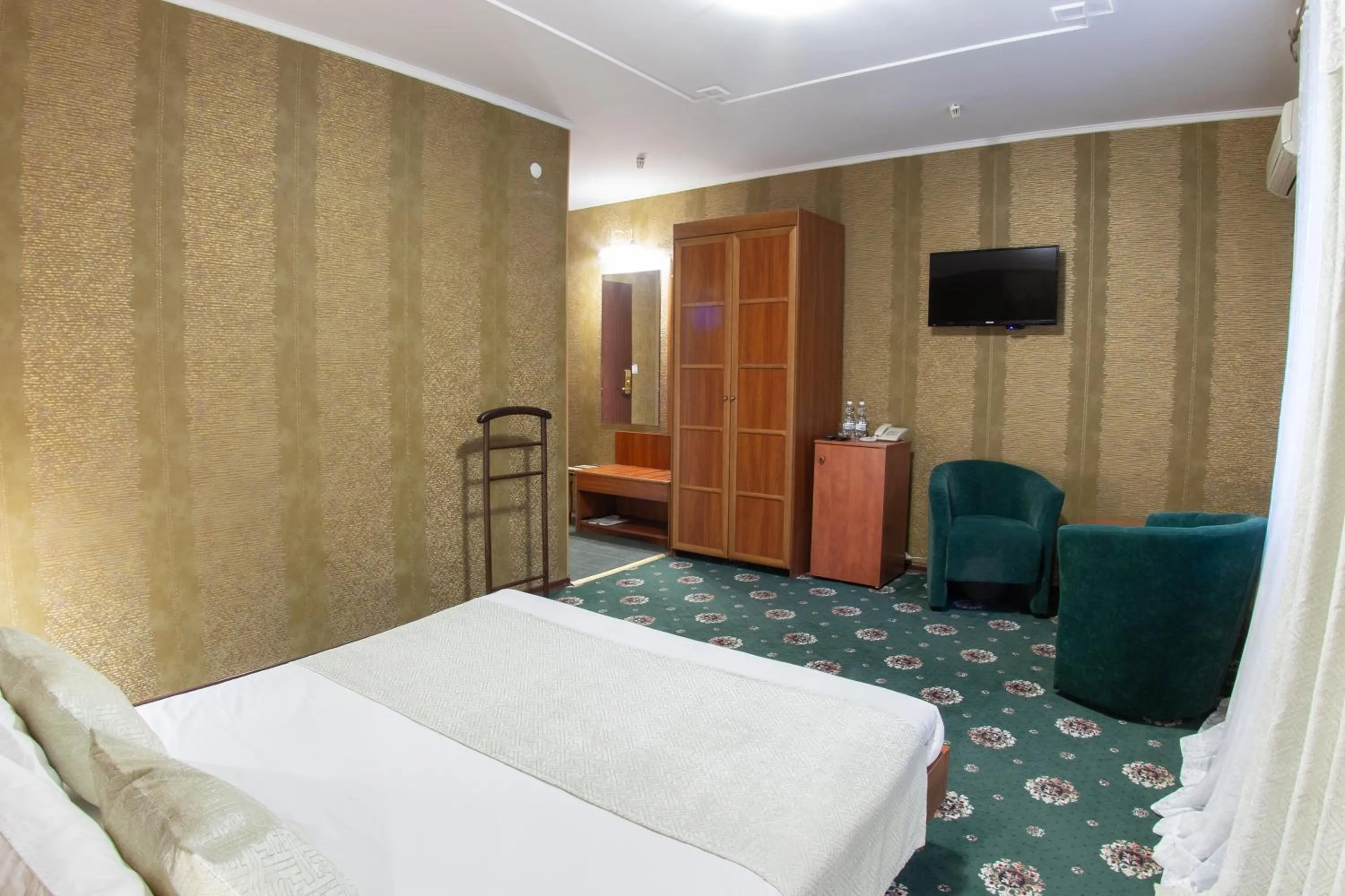 Photo of the whole room, Bed in Britaniya