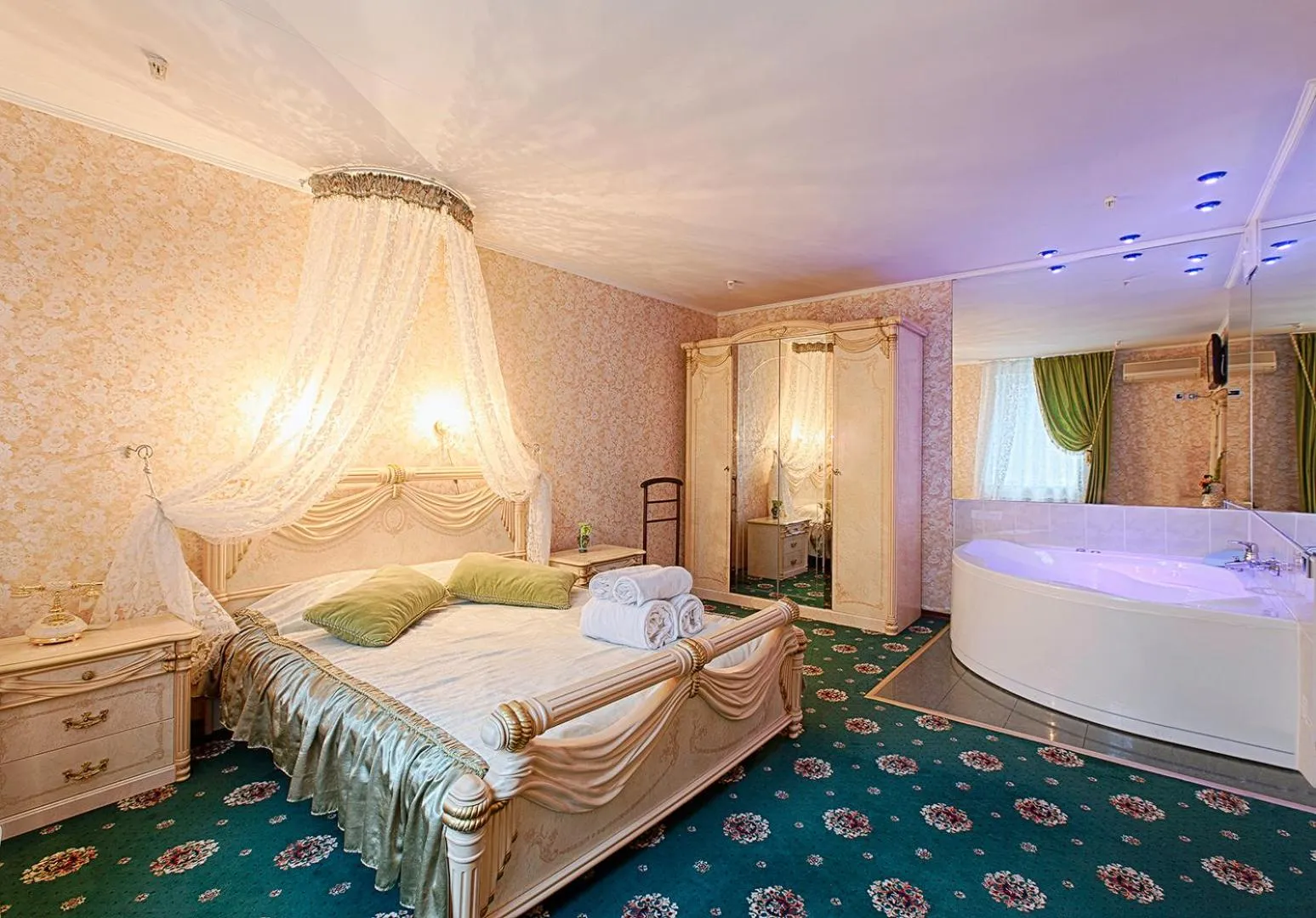 Photo of the whole room, Bed in Britaniya