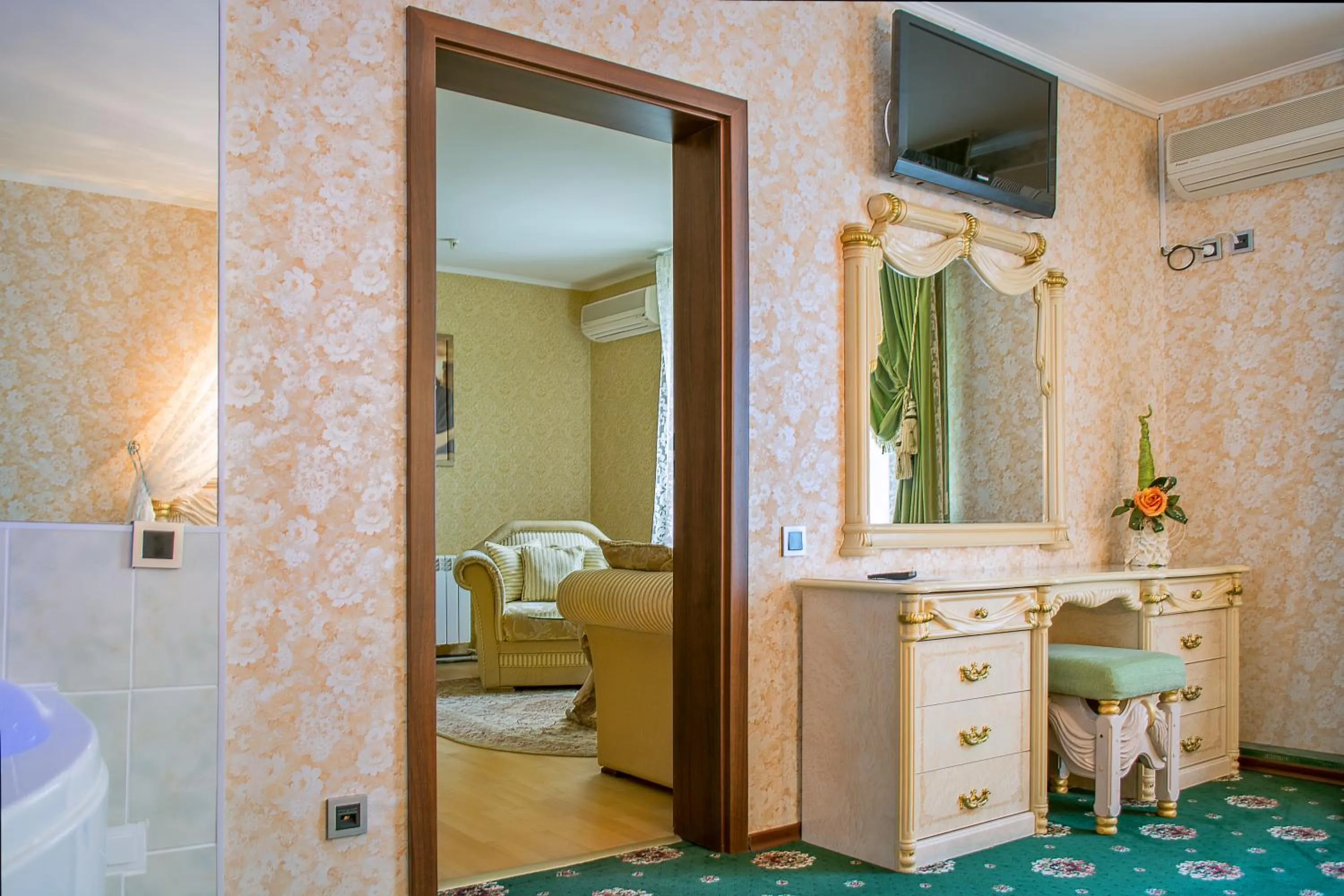 Photo of the whole room, Bed in Britaniya