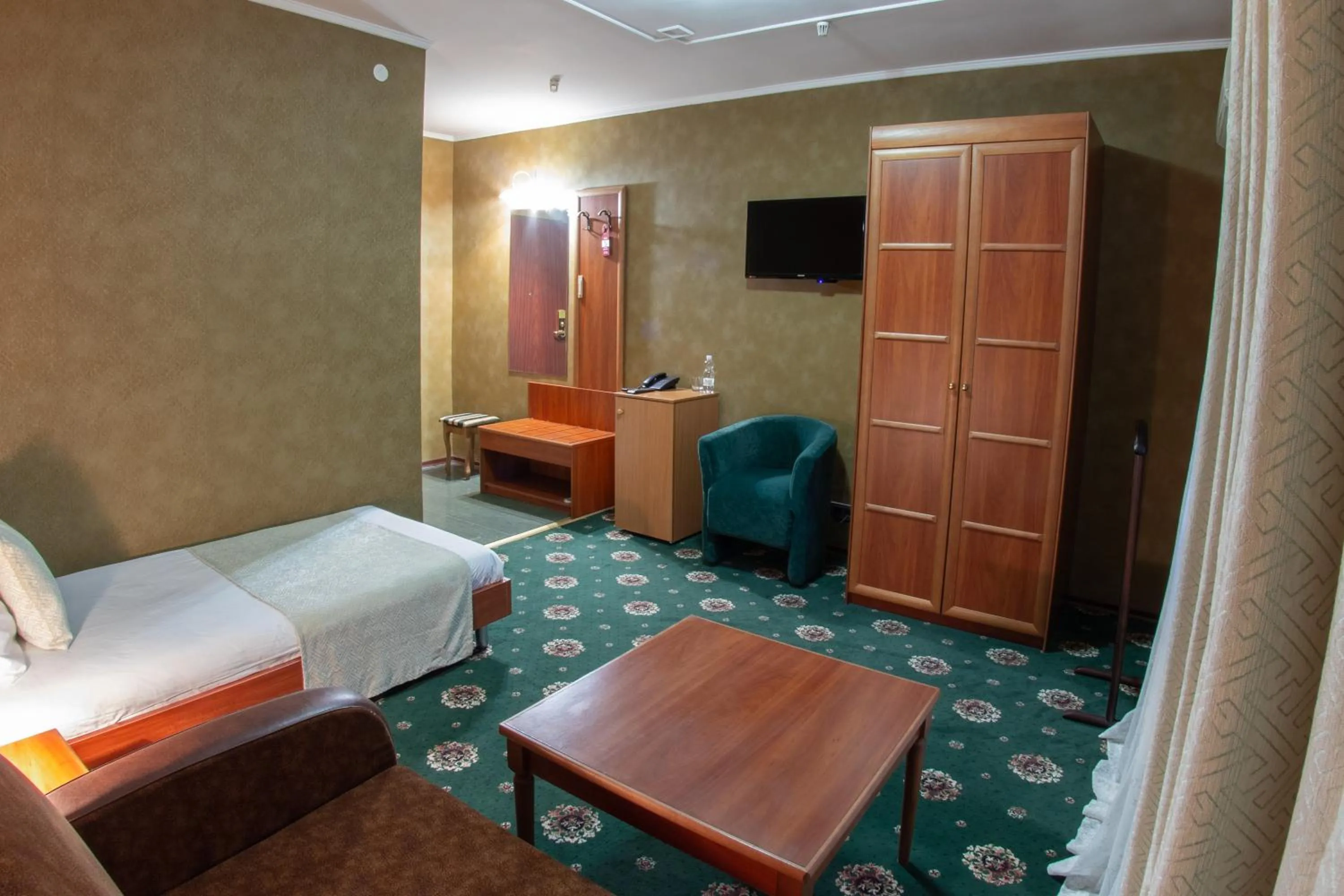 Photo of the whole room, Bed in Britaniya