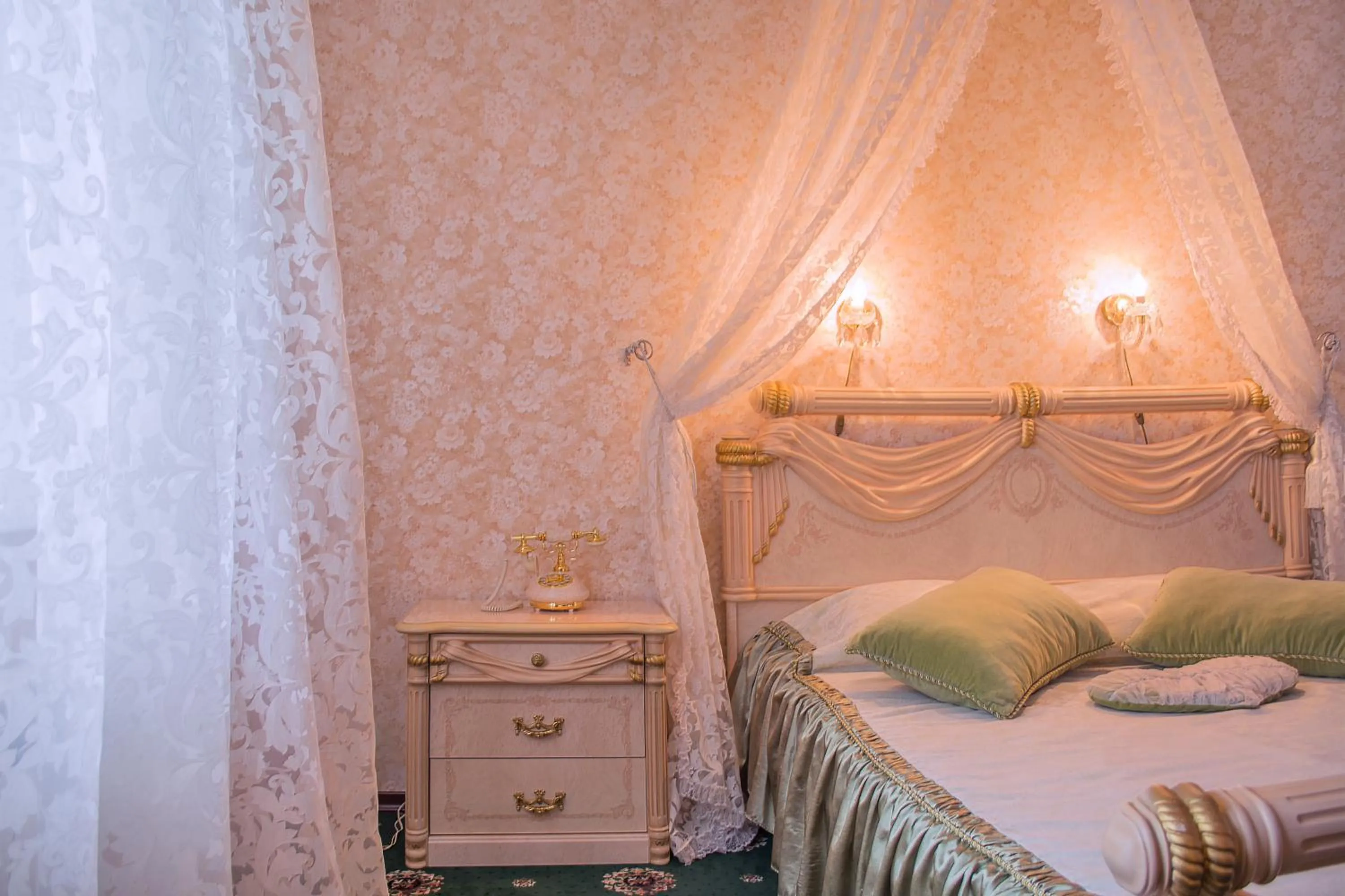 Decorative detail, Bed in Britaniya