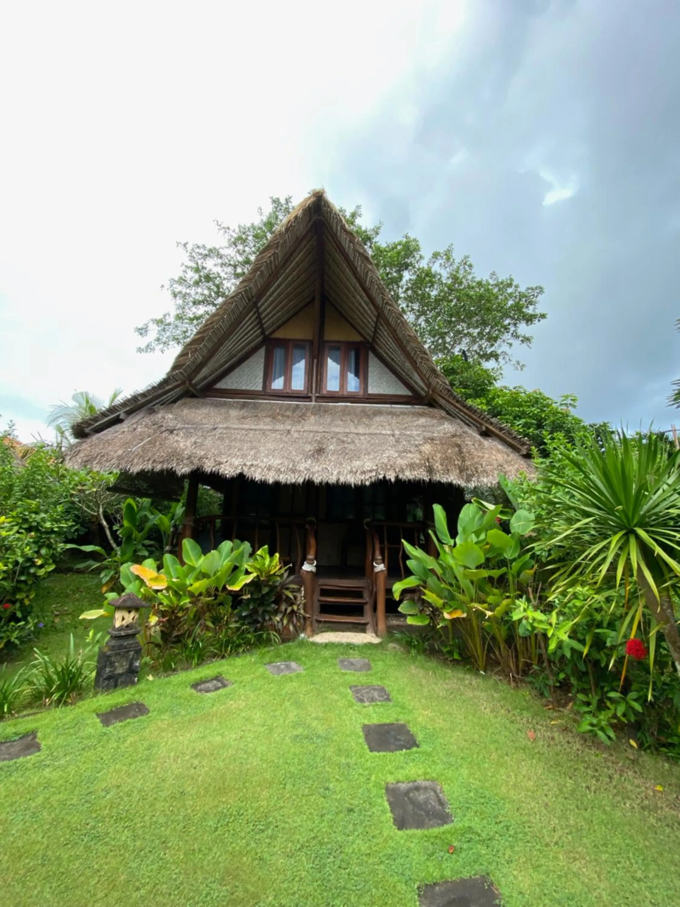 Flower Bud Bungalow Balangan
