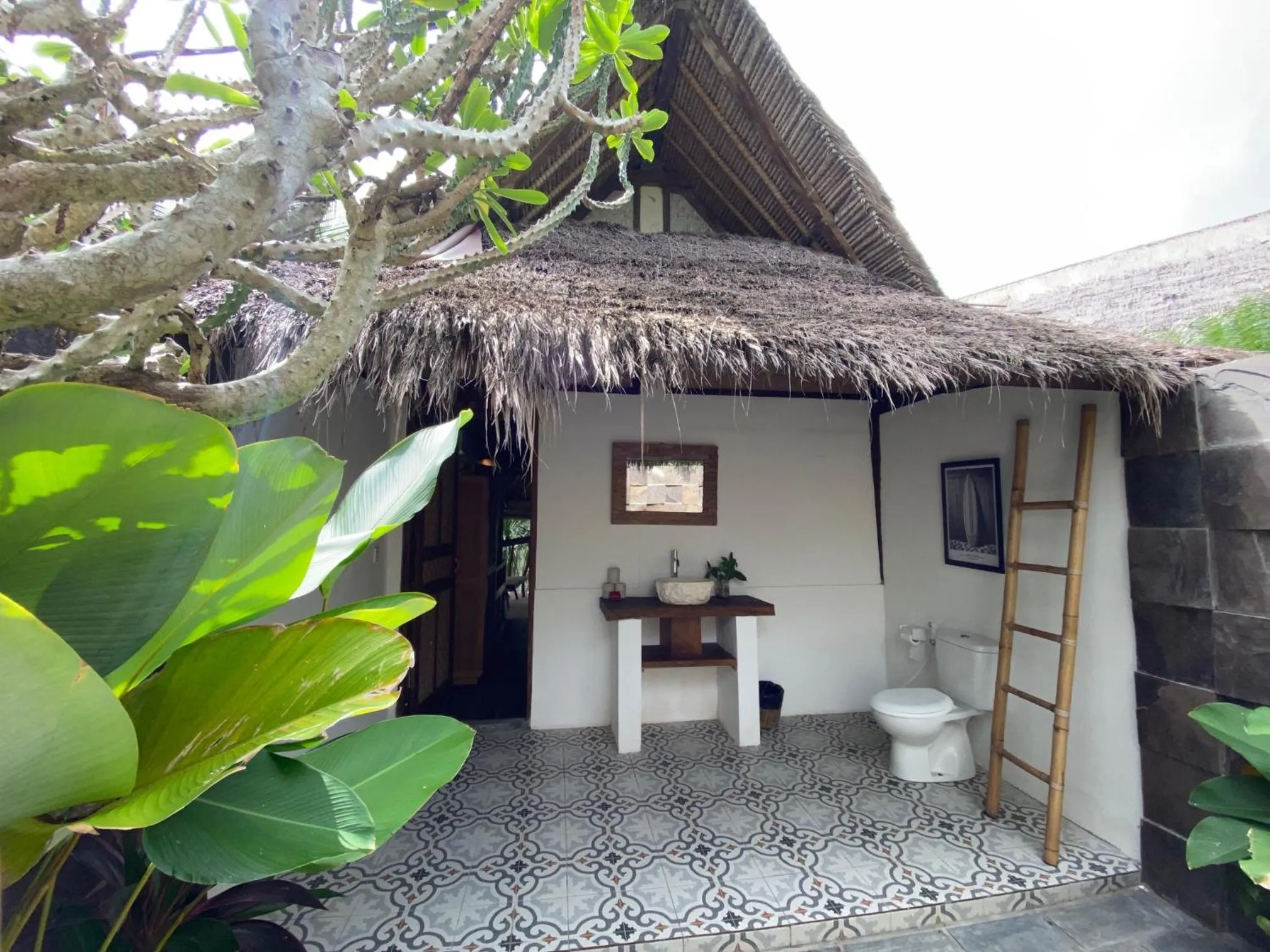 Flower Bud Bungalow Balangan