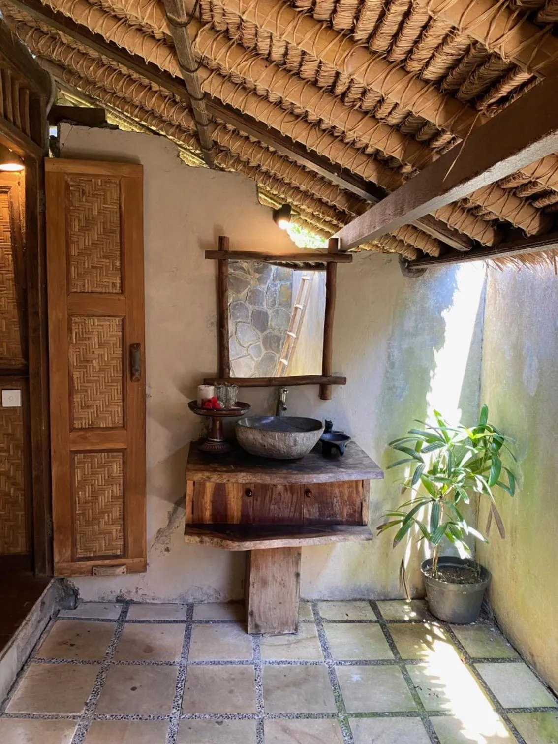 Flower Bud Bungalow Balangan