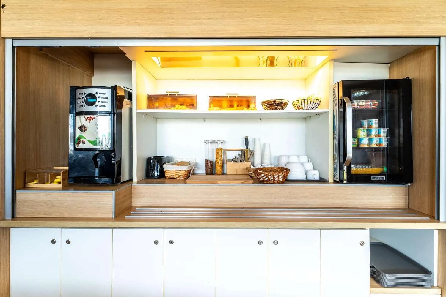 Breakfast in KYRIAD DIRECT BRIGNOLES - Provence Verte