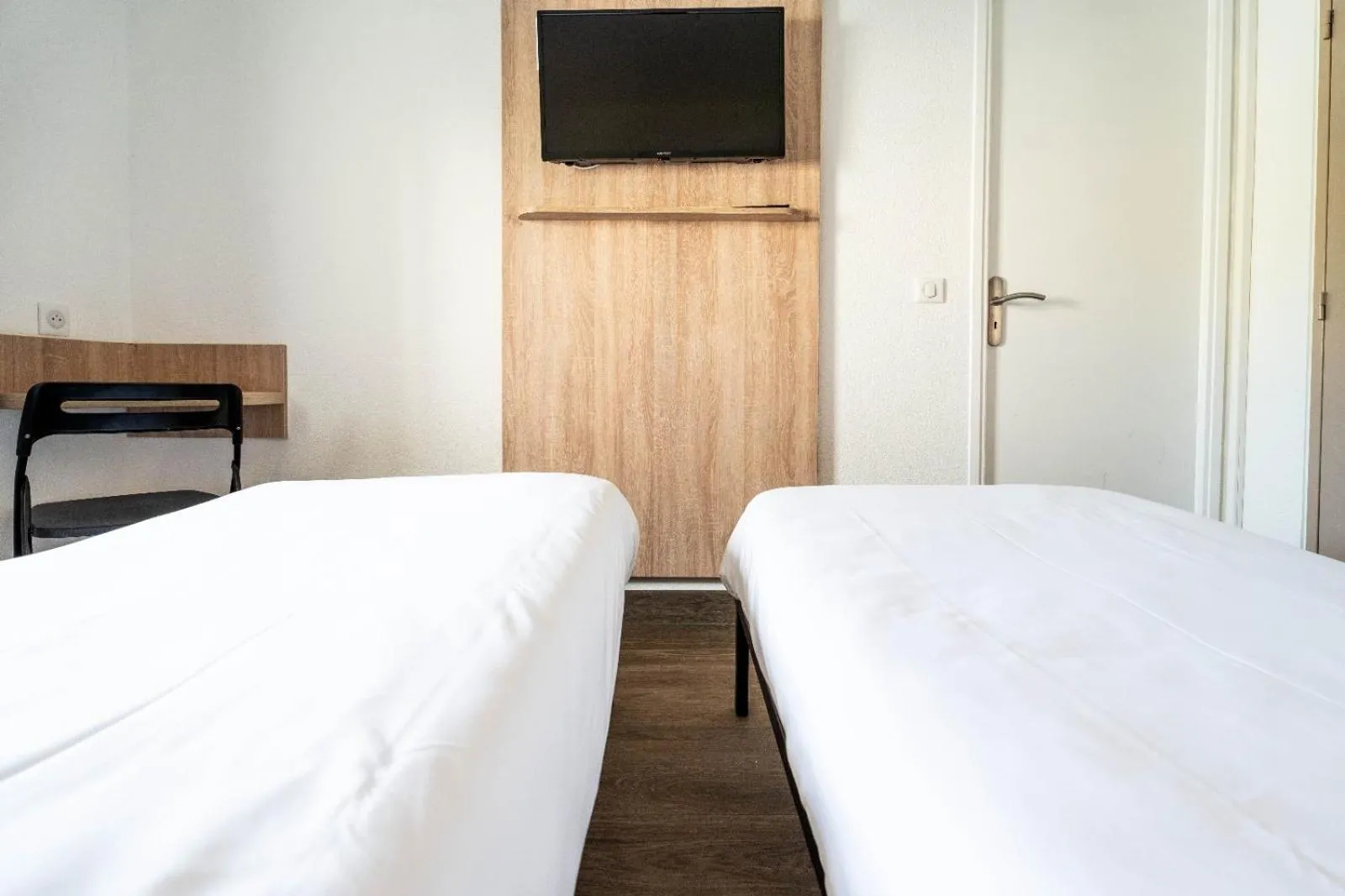 Bed in KYRIAD DIRECT BRIGNOLES - Provence Verte