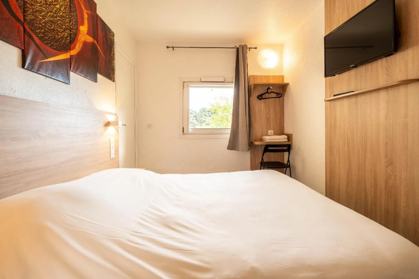 Bed in KYRIAD DIRECT BRIGNOLES - Provence Verte