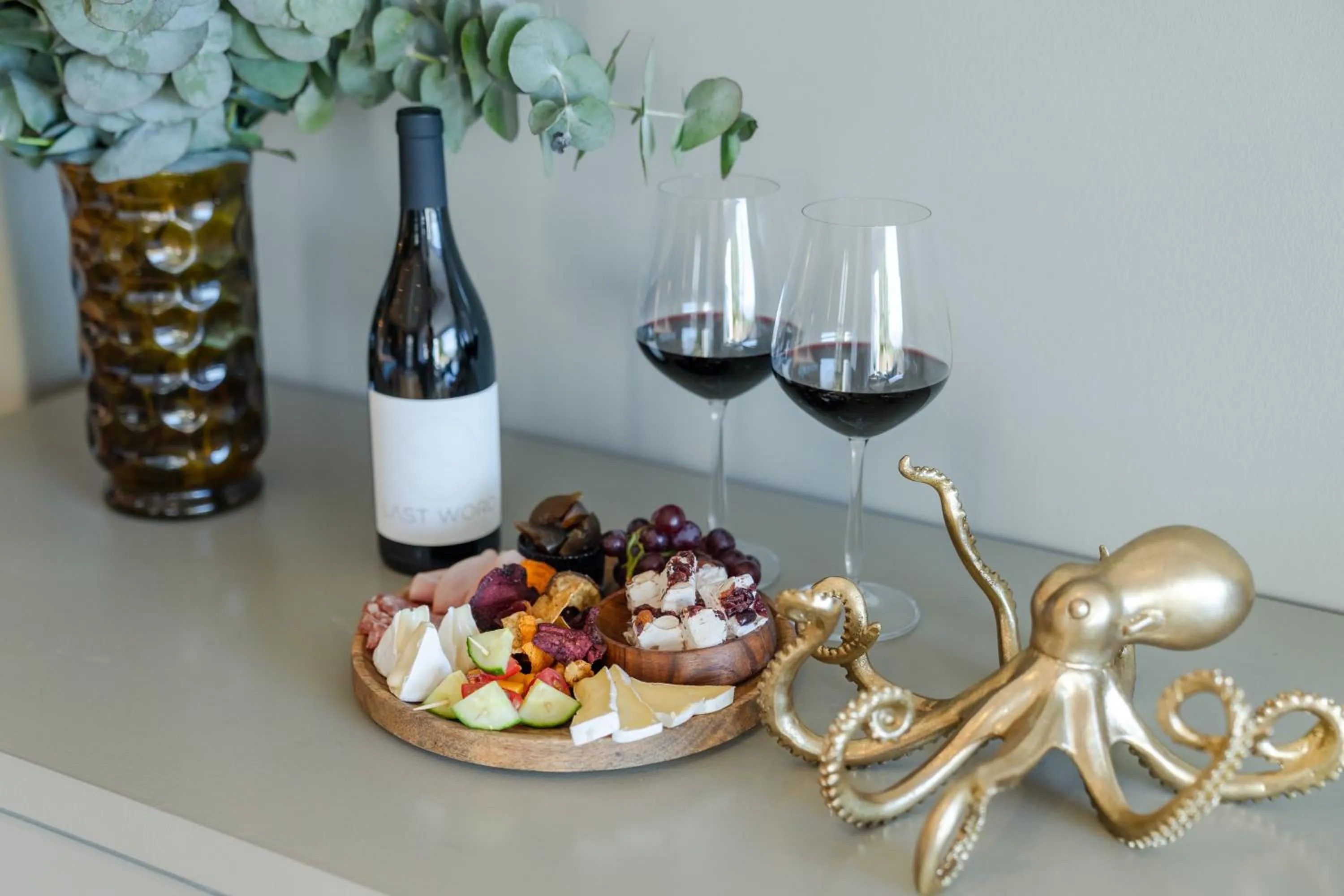 Decorative detail in Last Word Long Beach