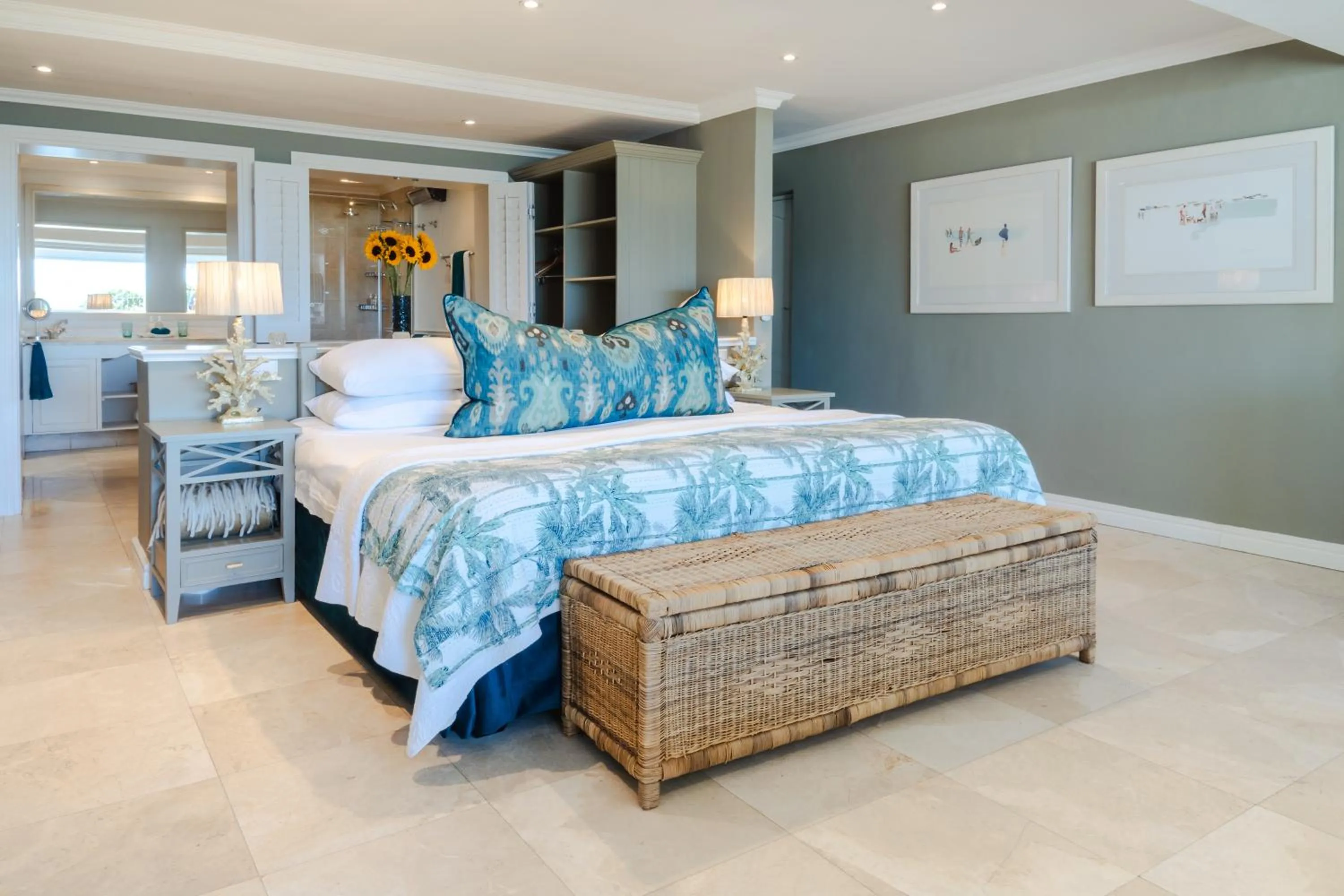 Bedroom, Bed in Last Word Long Beach