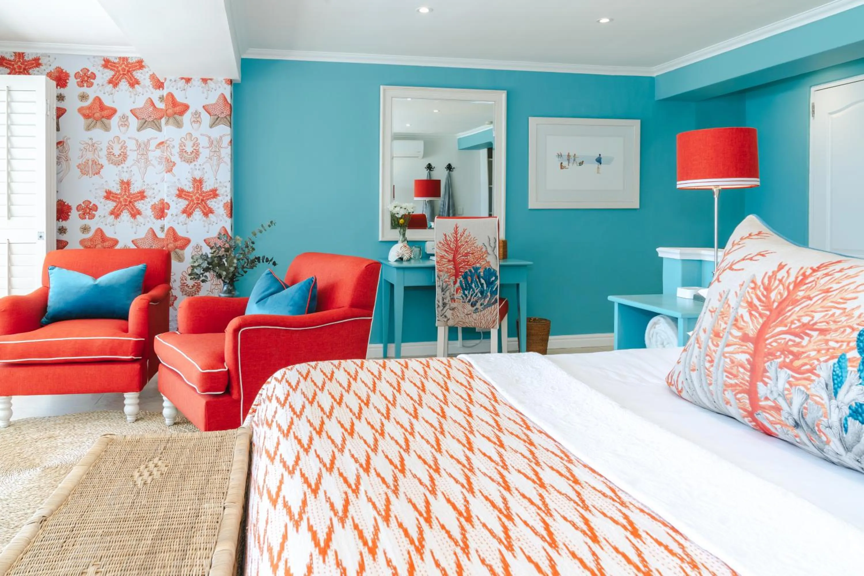 Photo of the whole room, Bed in Last Word Long Beach