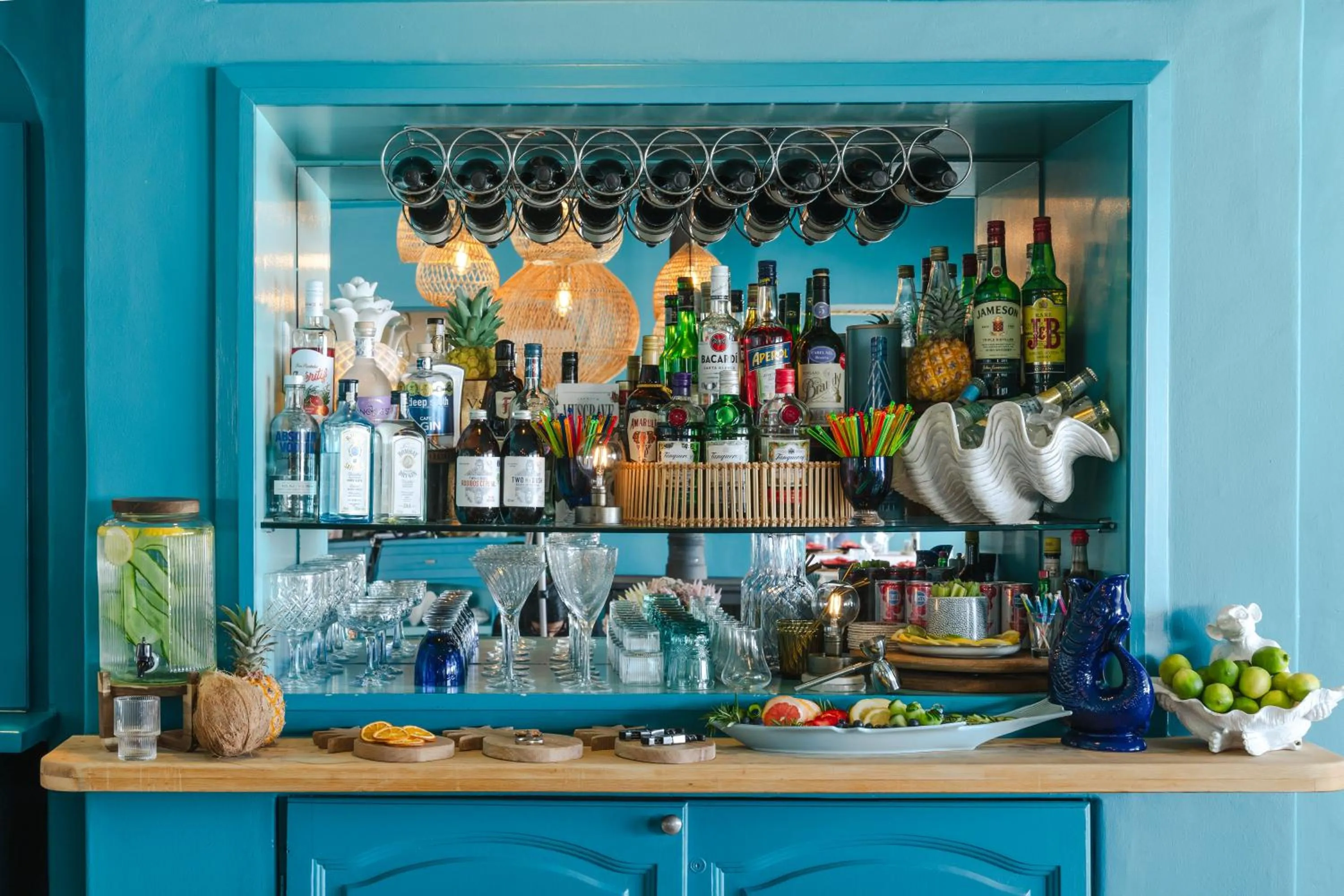 Lounge or bar in Last Word Long Beach