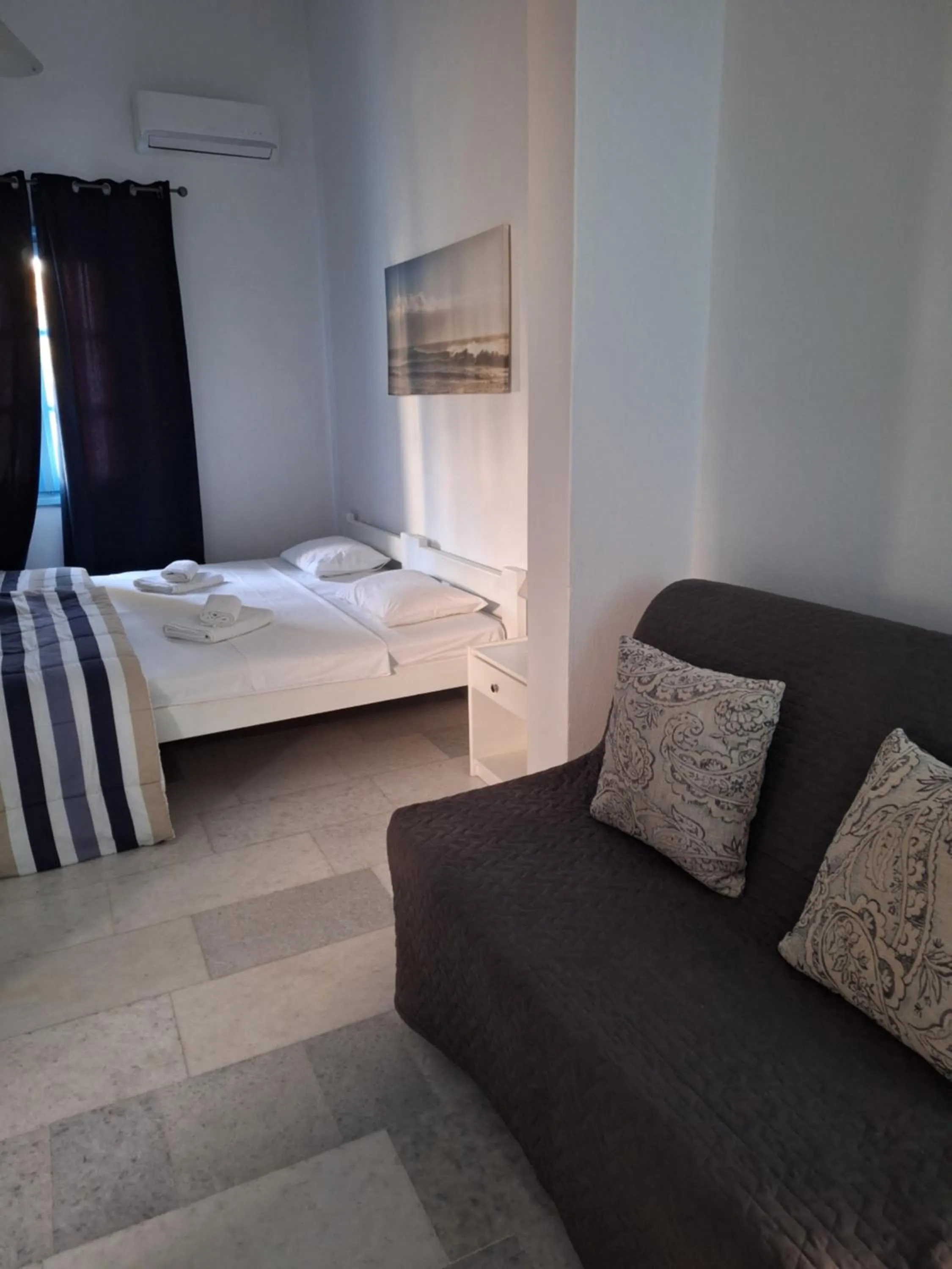 Photo of the whole room, Bed in Giannakis Filoxenia