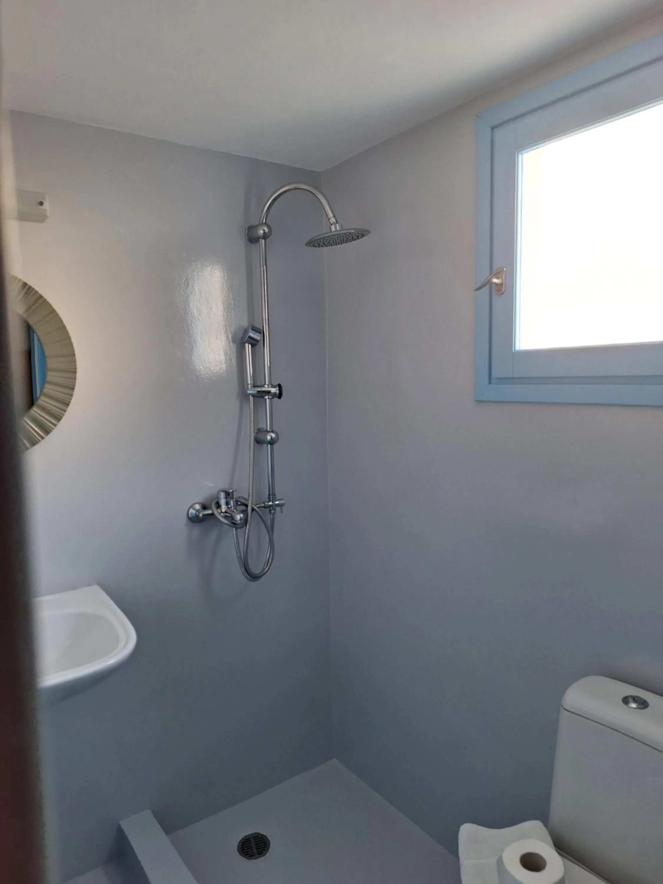 Shower in Giannakis Filoxenia