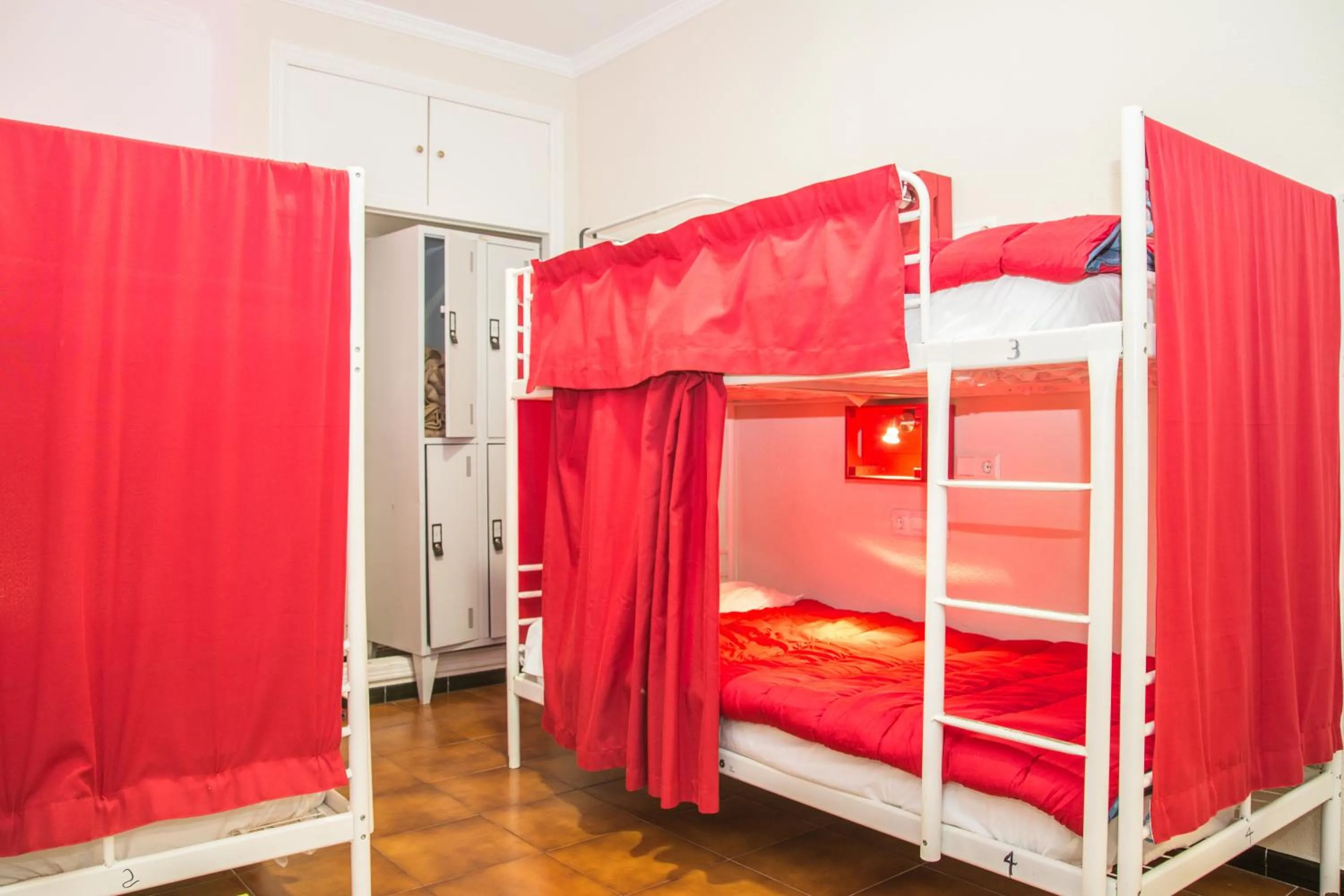 Bed in 4-Bed Female Dormitory Room with Private Bathroom in Onefam Centro