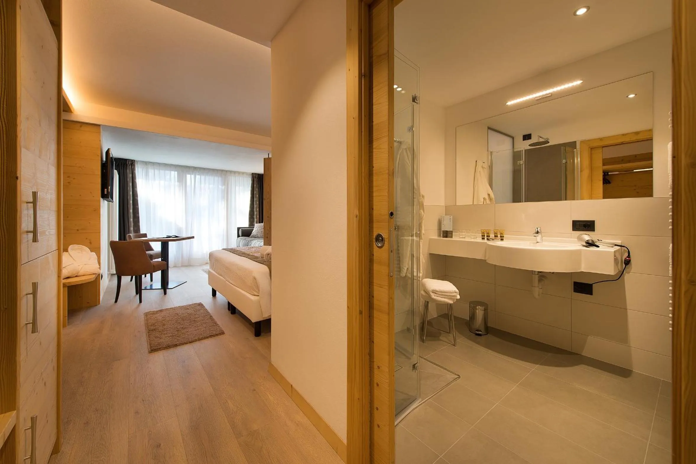 Photo of the whole room, Bed in Hotel Bucaneve