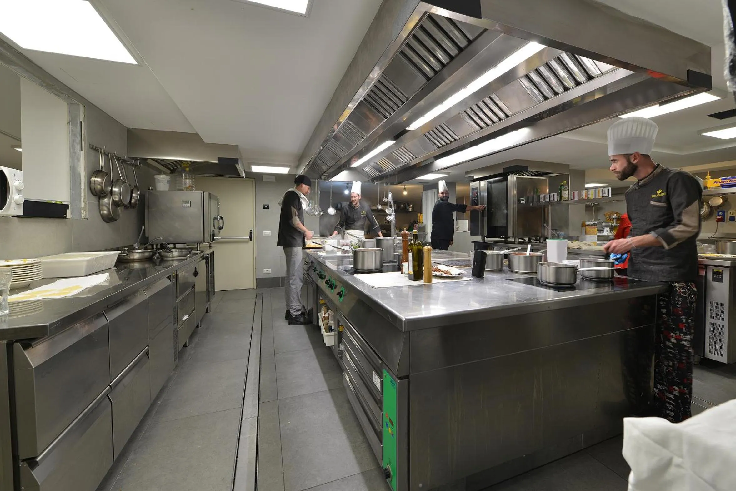 kitchen in Hotel Bucaneve