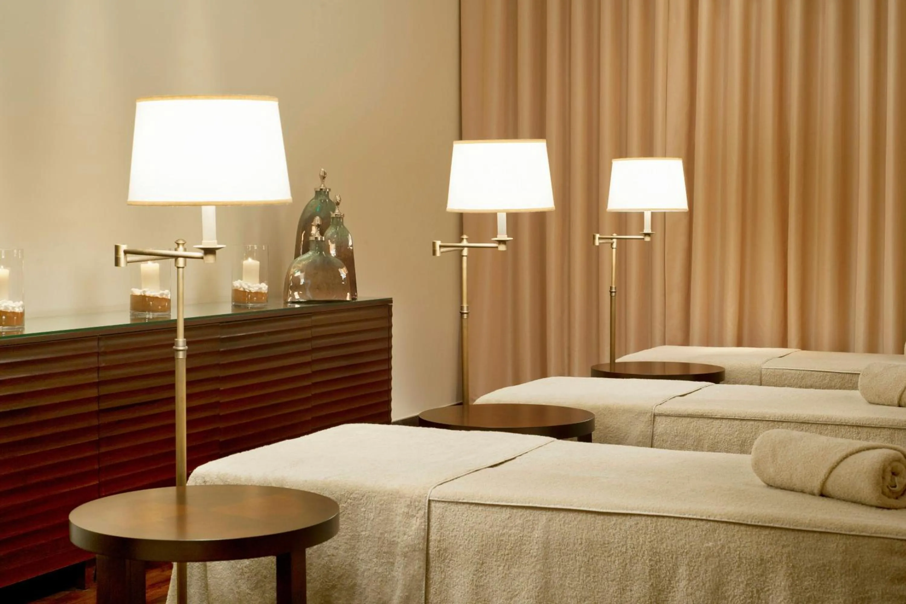 Spa and wellness centre/facilities, Bed in The St. Regis Saadiyat Island Resort, Abu Dhabi