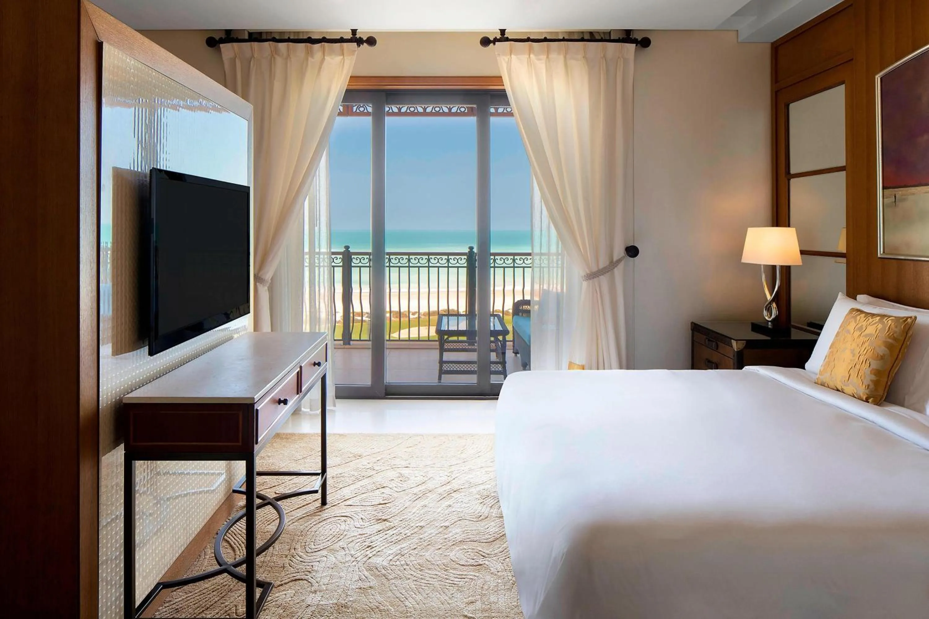 Bedroom, Bed in The St. Regis Saadiyat Island Resort, Abu Dhabi