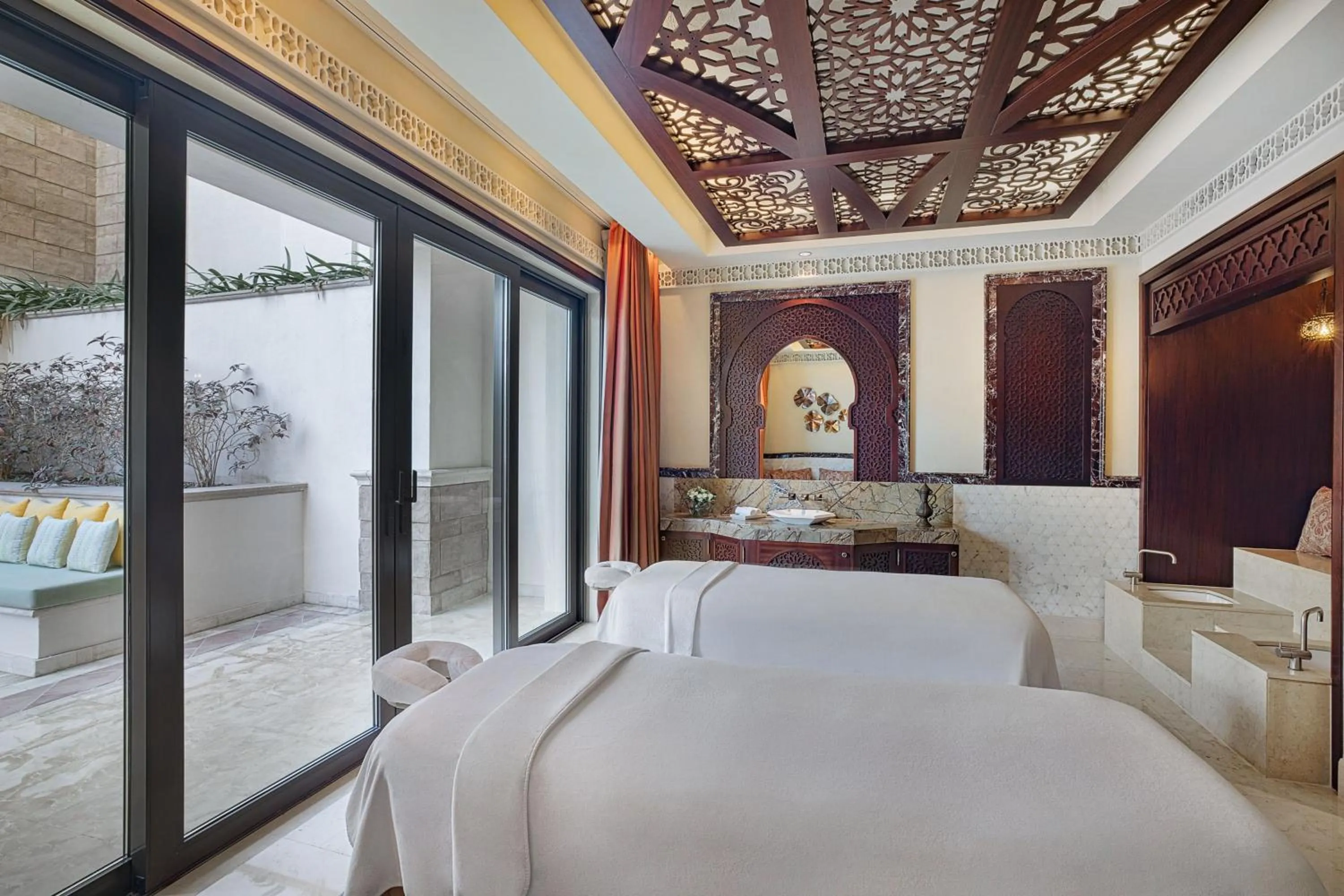 Bedroom, Bed in The St. Regis Saadiyat Island Resort, Abu Dhabi