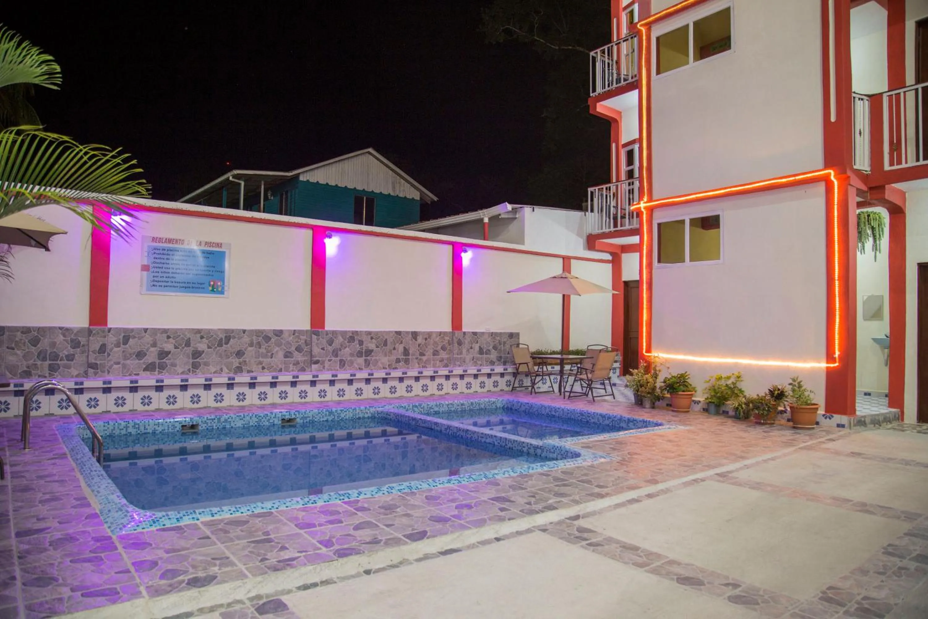 Swimming pool in Hotel Aruma