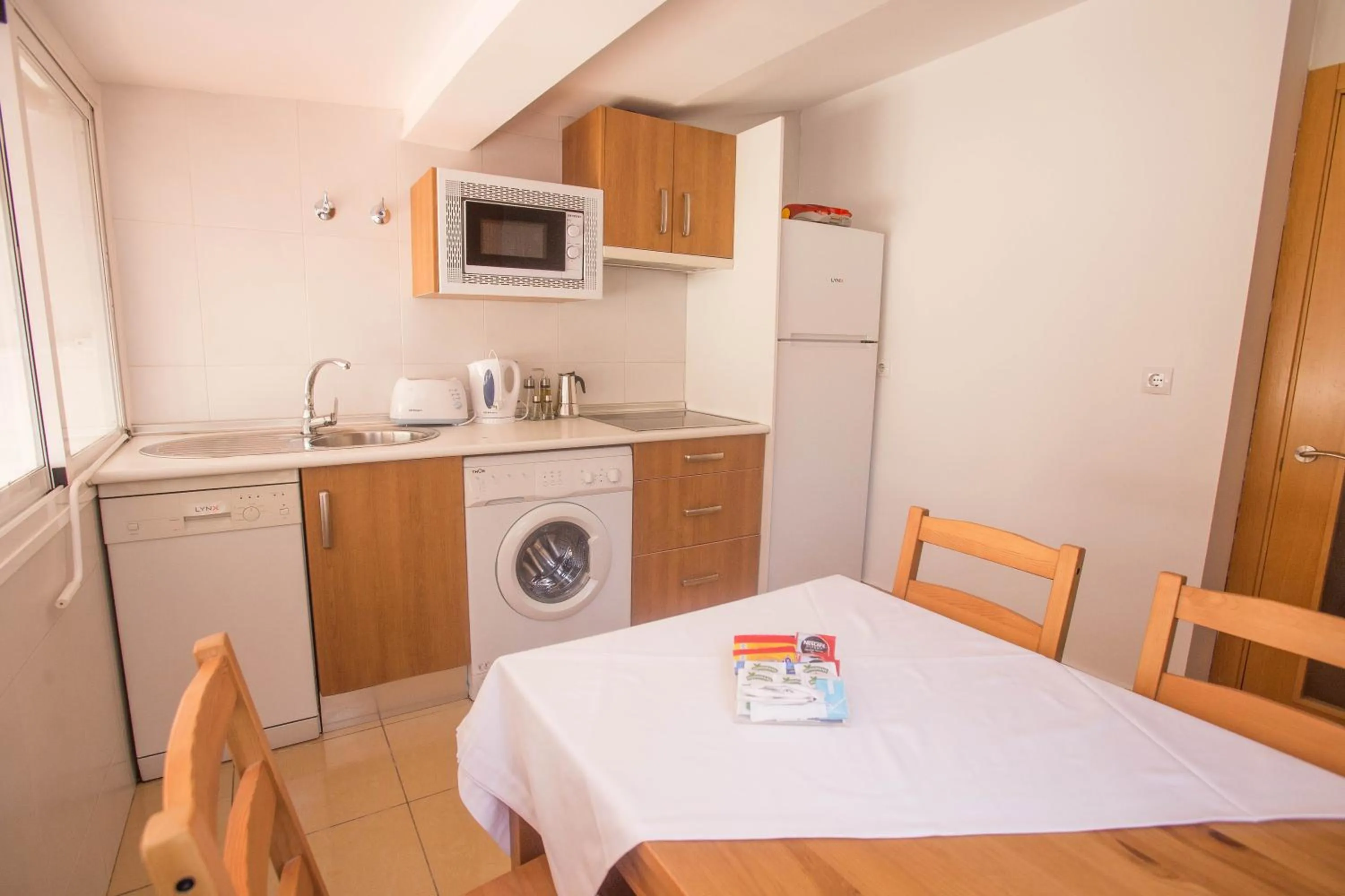 Kitchen or kitchenette in Apartamentos Soho Boutique Plaza Mayor Caceres