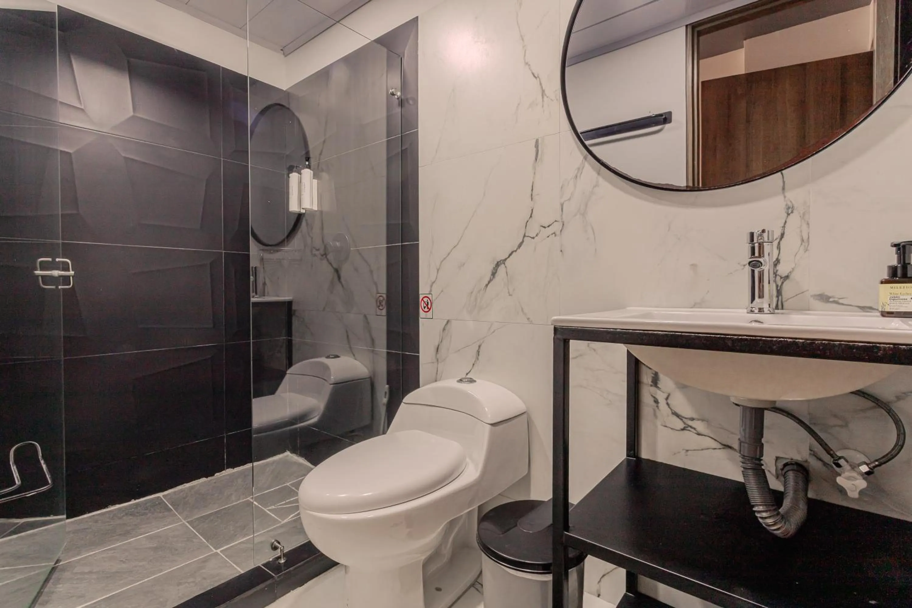 Bathroom in Soy Local Parque La 93